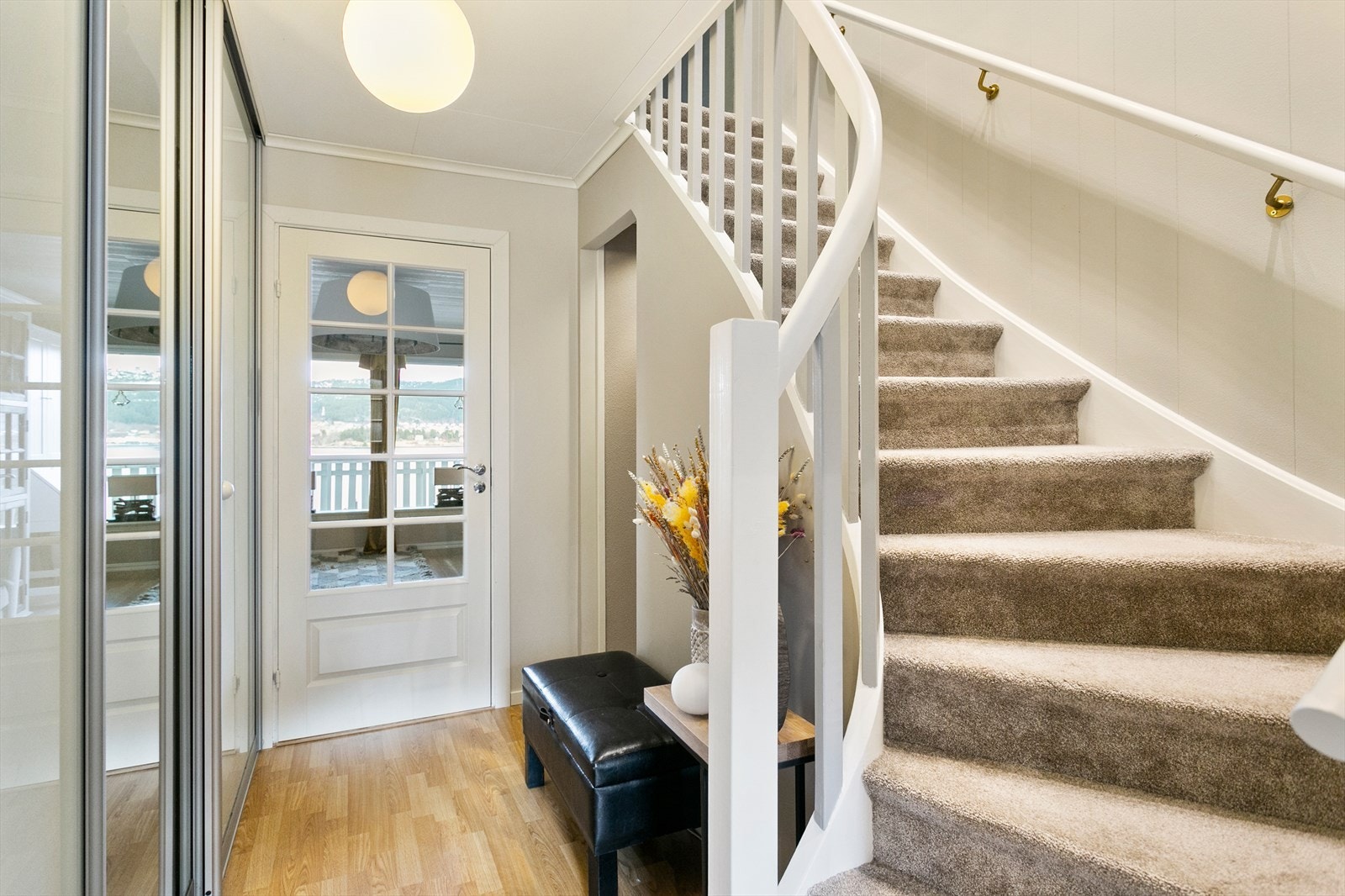 Trapp til 2 etasje Galleribilde