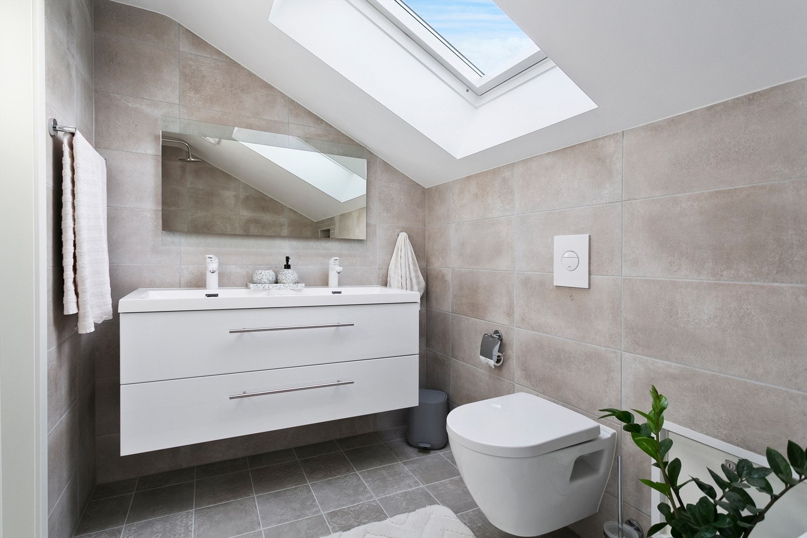 Flott bad i 2 etasje oppusset i 2021 Galleribilde