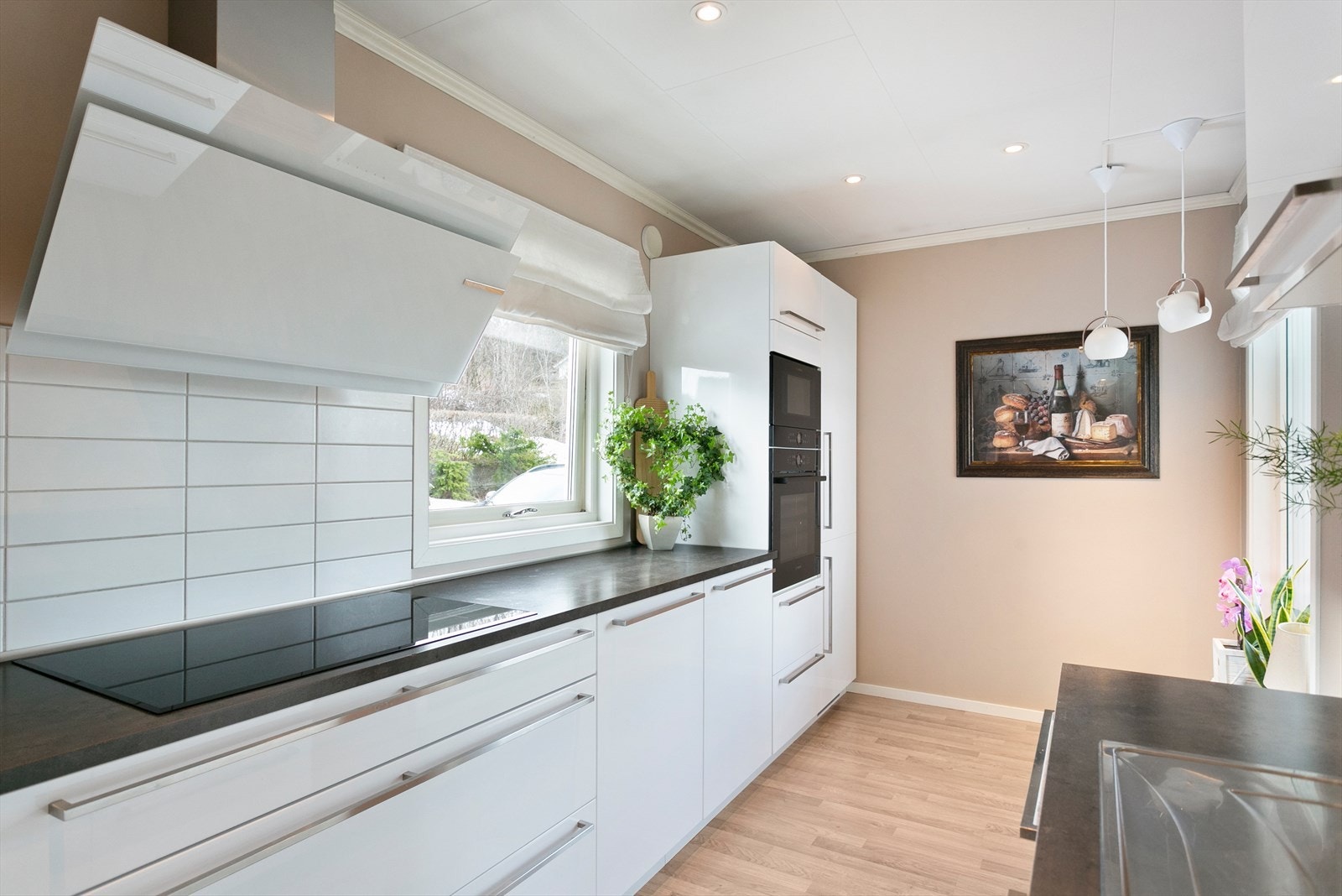 Alle hvitevarer er ny fra 2021 utenom vaskemaskin Galleribilde