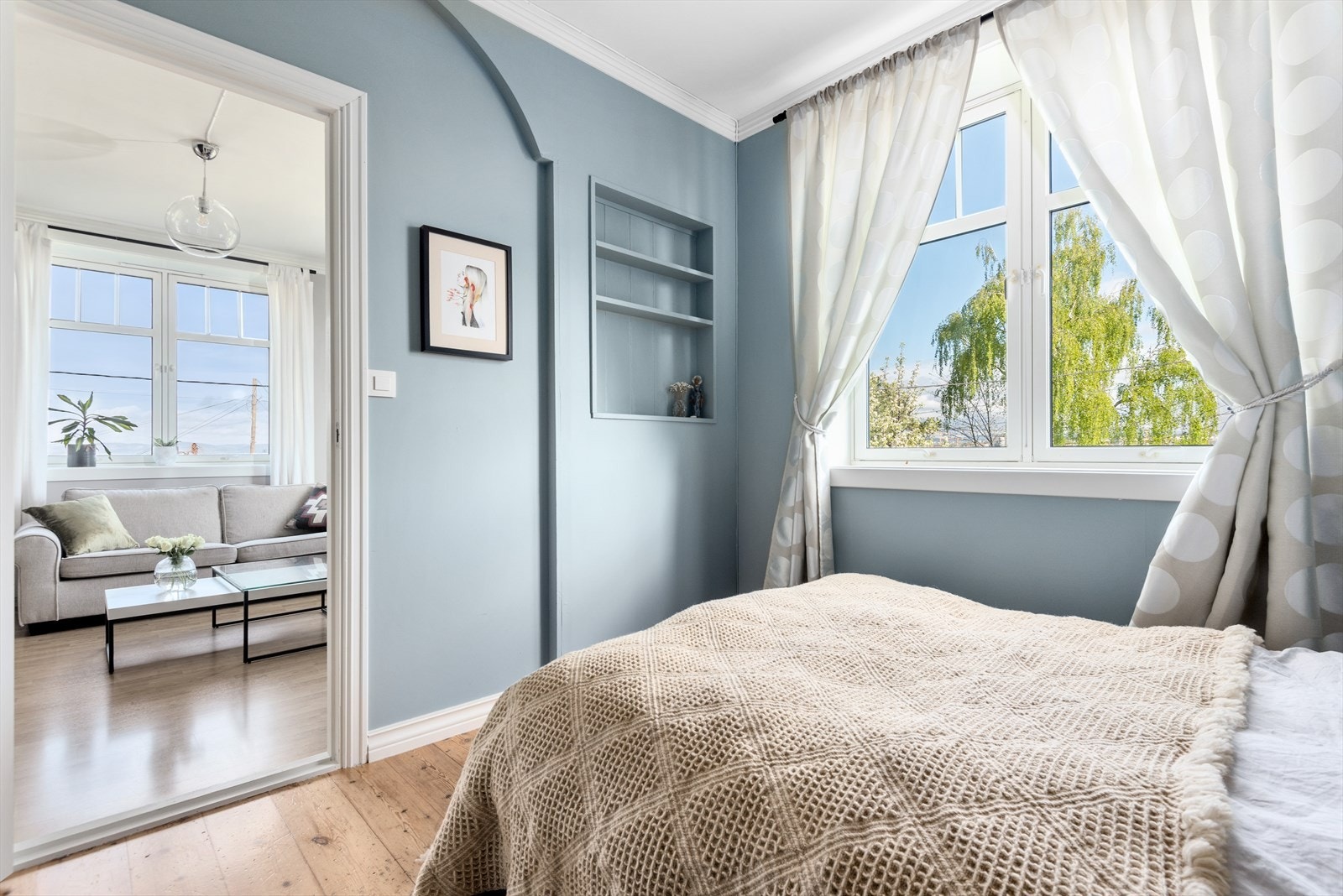 Soverom 1. etasje med adkomst fra stuen. Galleribilde