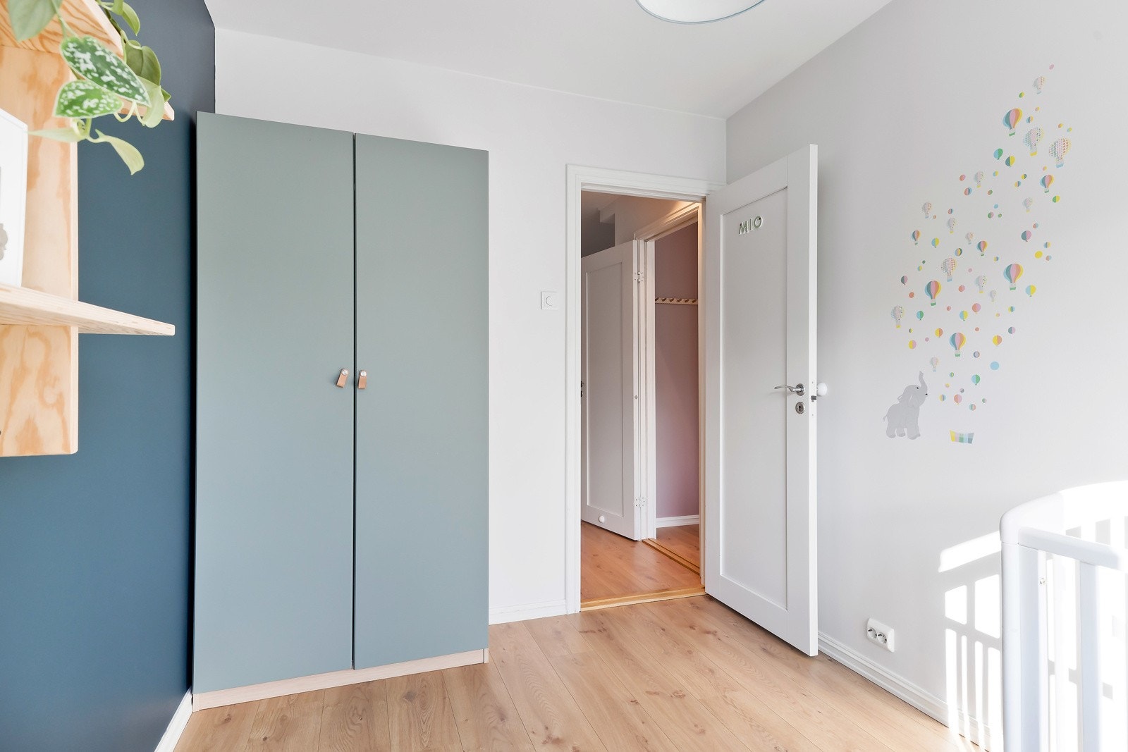 Gode muligheter for oppbevaring på dette rommet også. Galleribilde