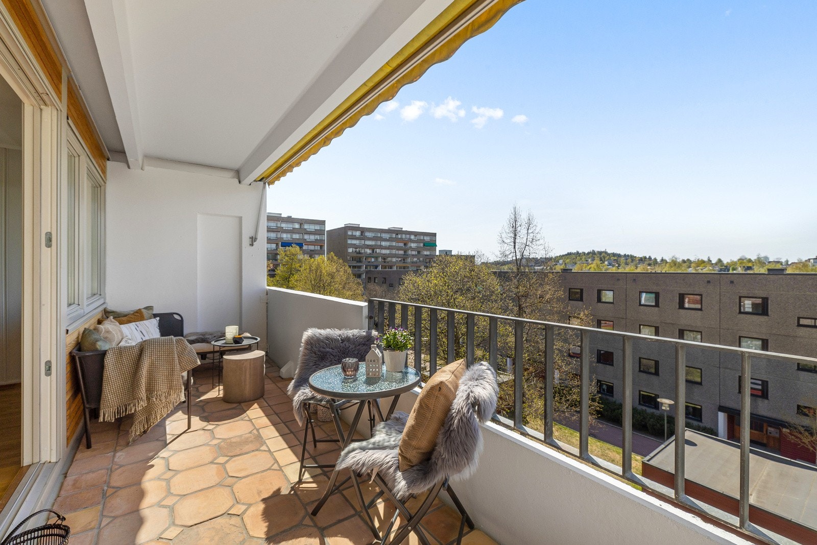 Det er god plass til utemøblement og grill på balkongen. Galleribilde