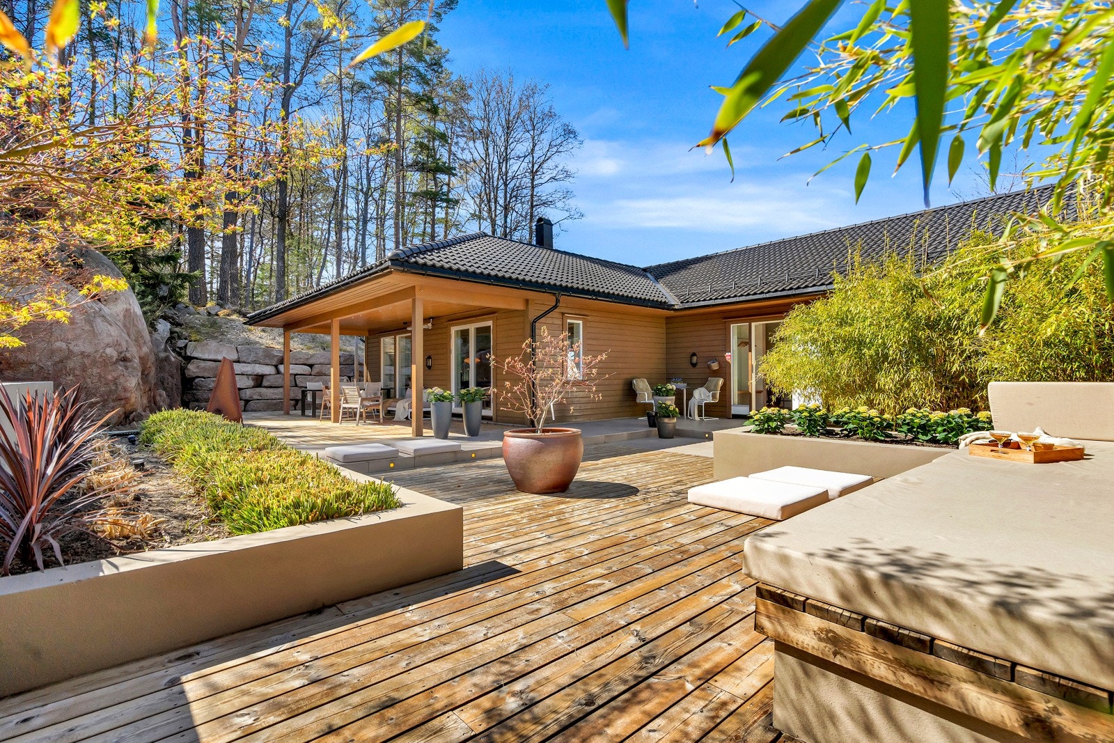 Hyggelige uteområder i forbindelse med hage og uteplassen Galleribilde