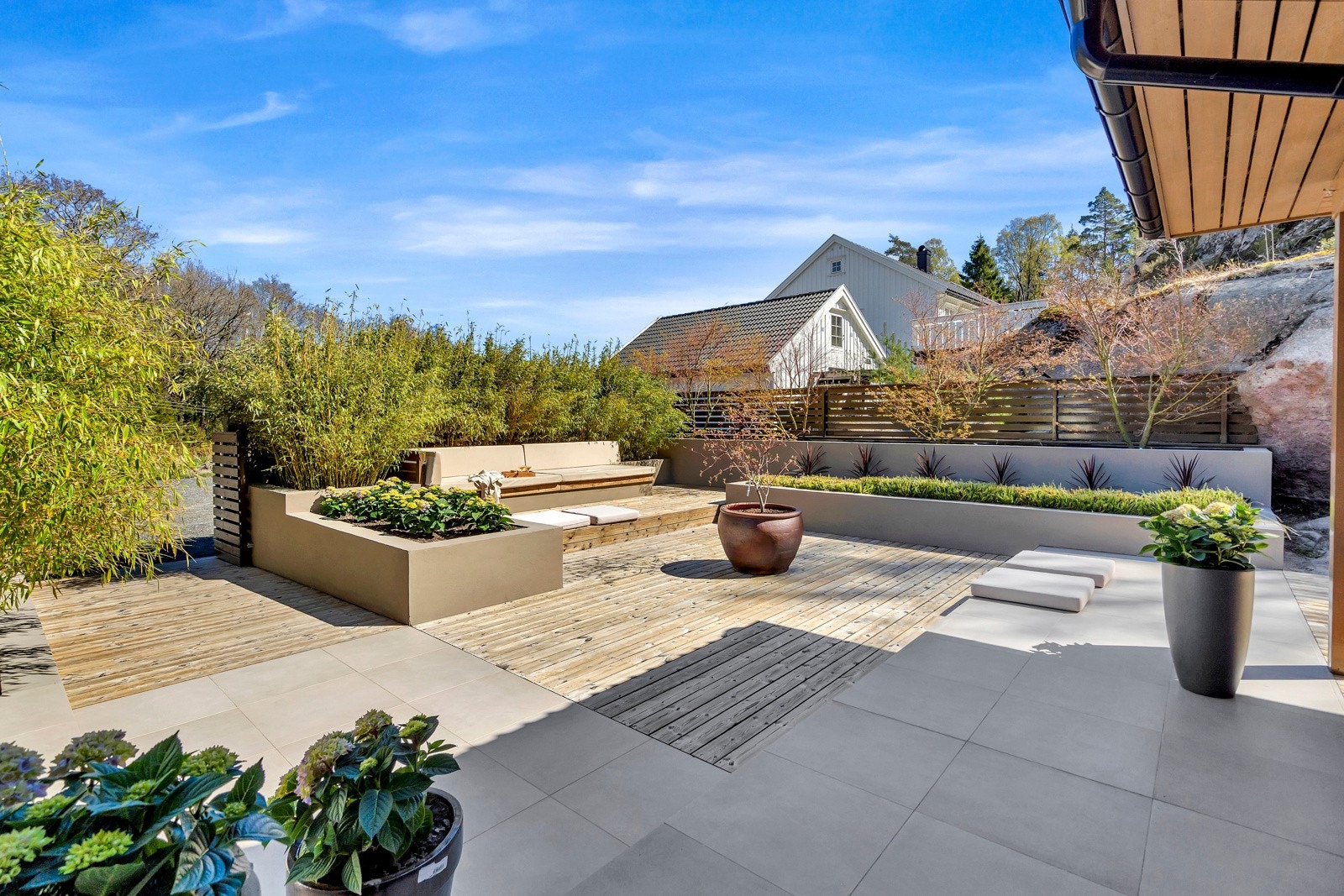 Flere flotte uteområder for å nyte morgensolen og videre utover dagen Galleribilde