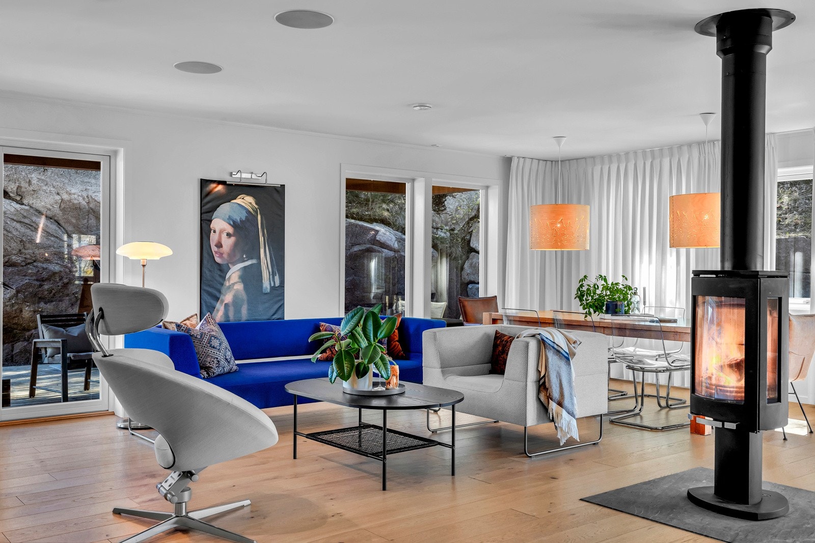 Peisovnen flott plassert og et naturlig blikkfang som også kan roteres 360 grader Galleribilde