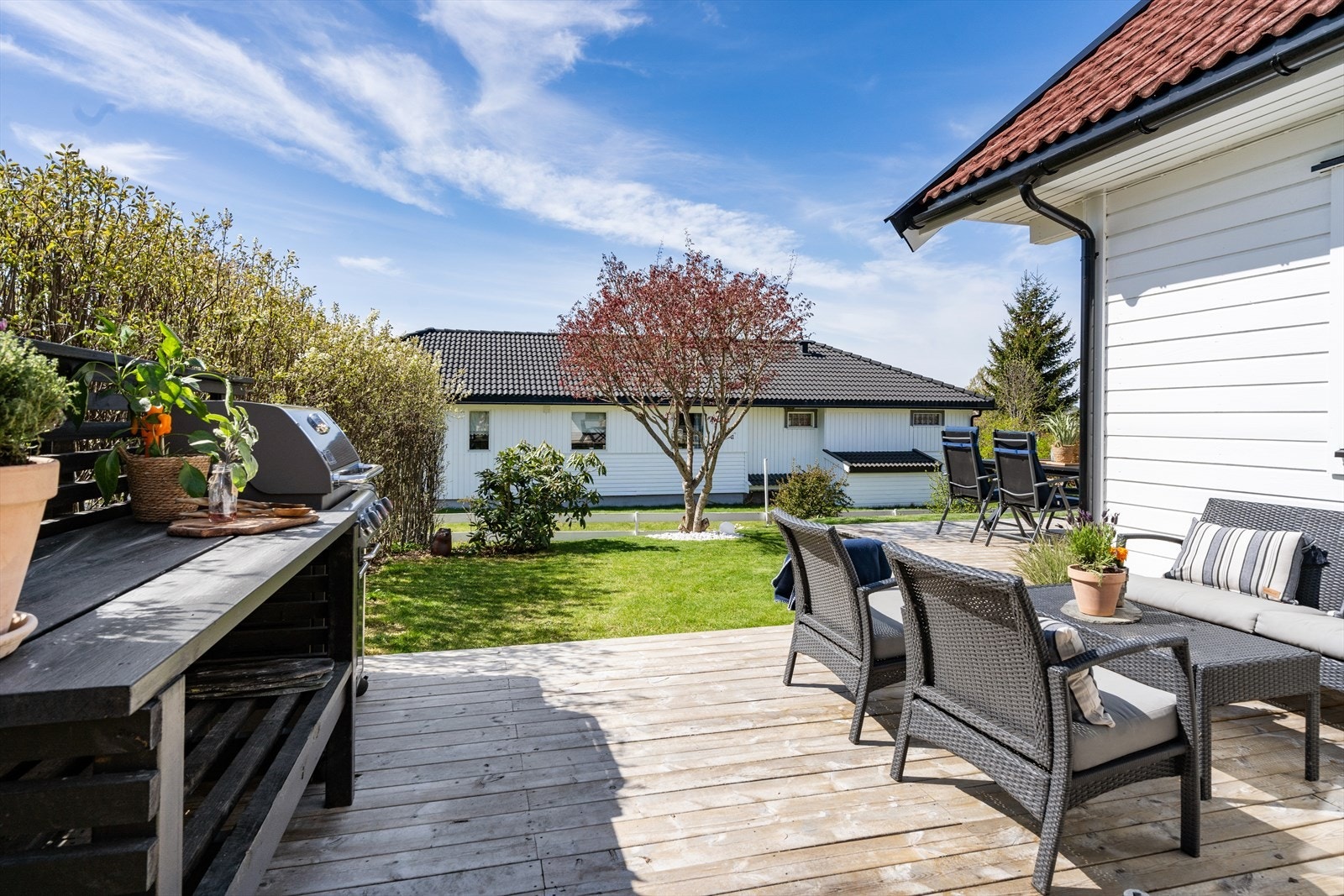 Utearealene er vendt mot vest og tilbyr gode solforhold Galleribilde