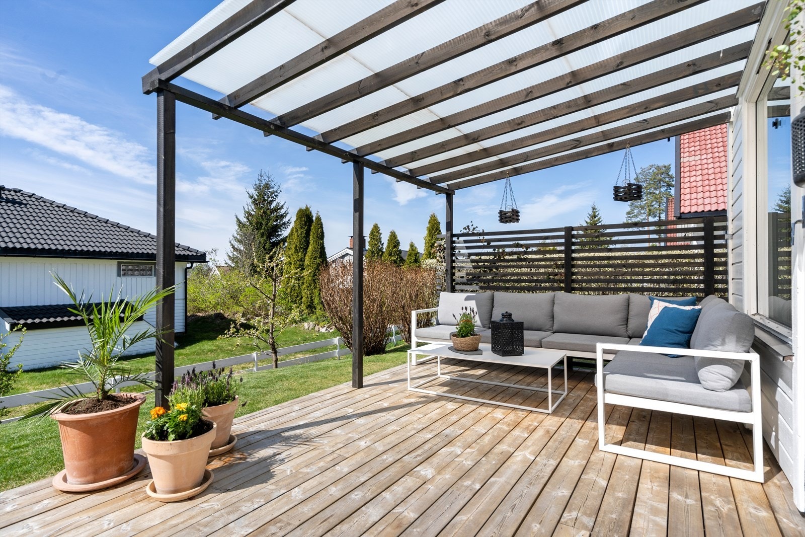 Delvis overbygget terrasse Galleribilde