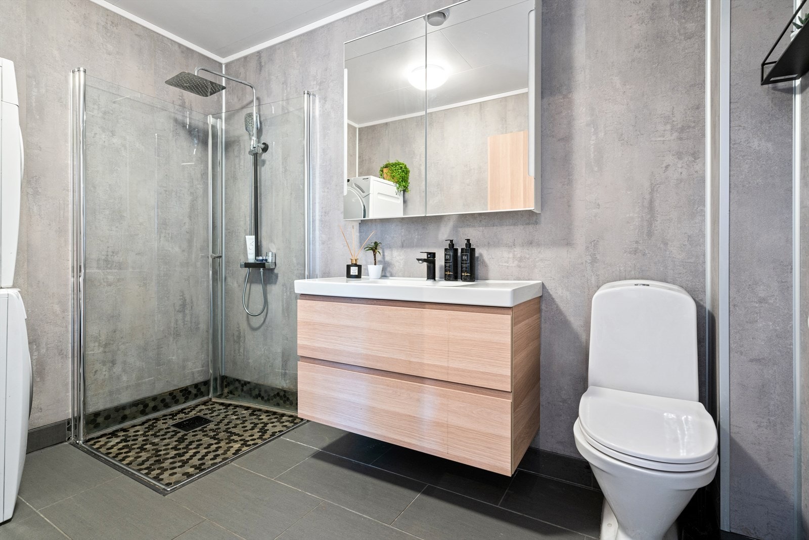 Bad overflatebehandlet og ny innredning 2018 Galleribilde