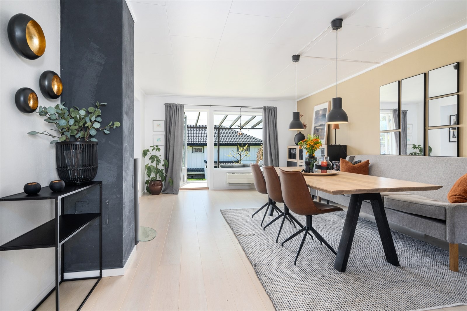 God plass til stort spisebord Galleribilde