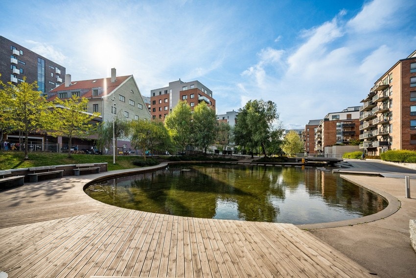 Flott vannspeil - Brukes som skøytebane om vinteren. Galleribilde