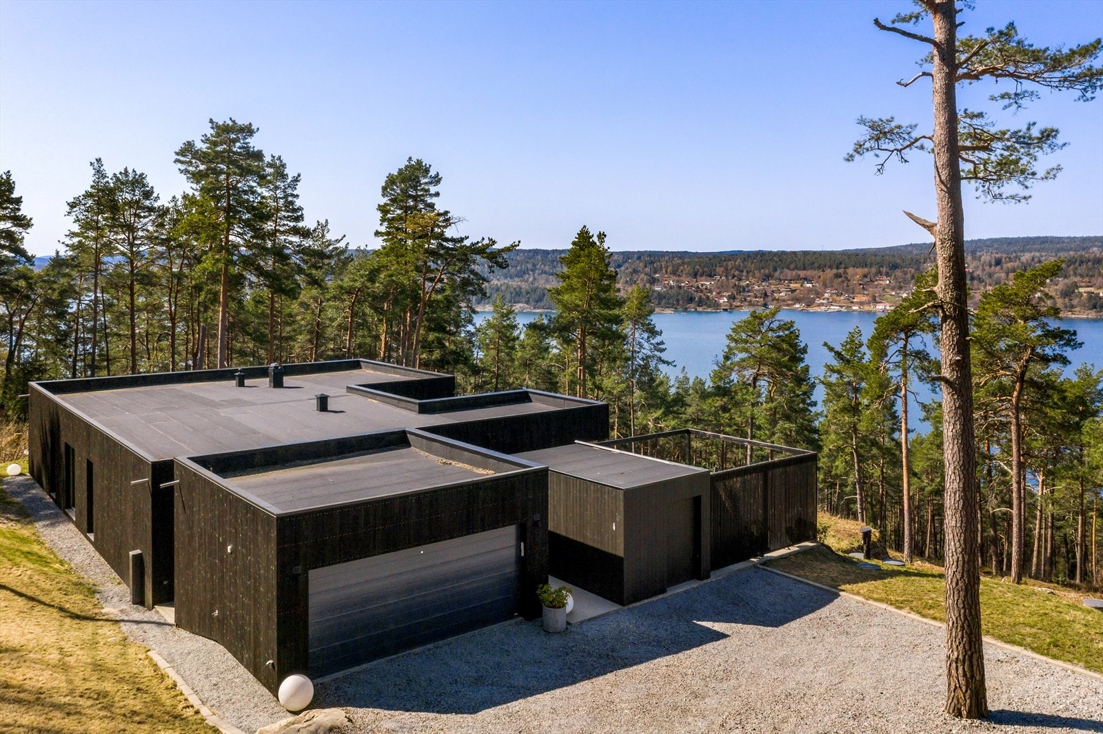 Omgivelser der stillheten og fuglekvitter regjerer, og med direkte tilgang til strand, båtlivet og Oslofjorden Galleribilde