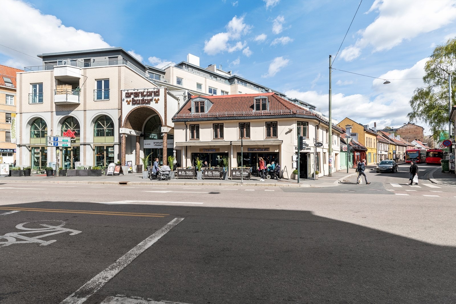 Veldrevet sameie bestående av 74 bolig- og 10 næringsseksjoner. Garasjeanlegg i kjeller med heistilgang Galleribilde