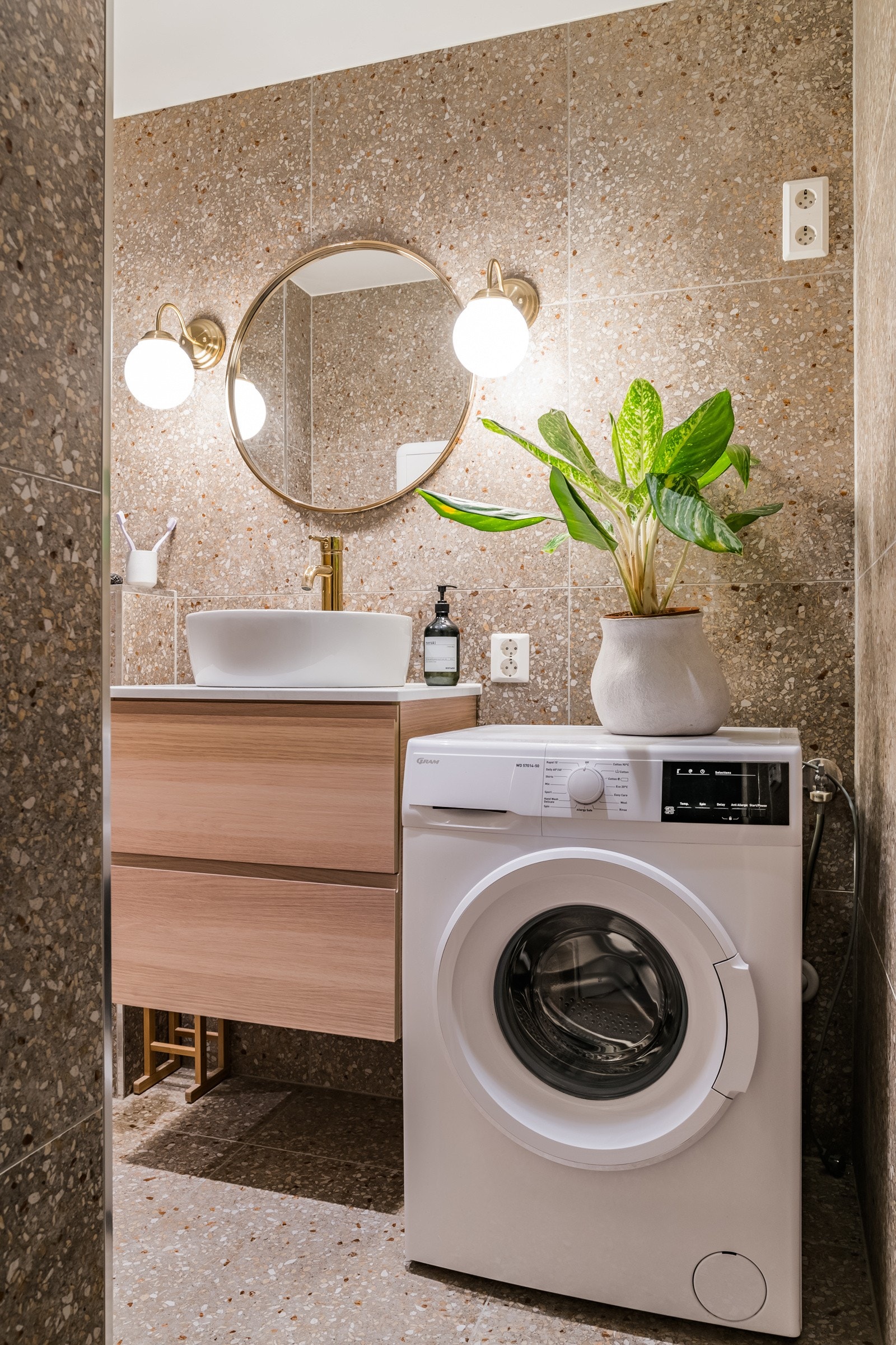 Opplegg for både vaskemaskin og tørketrommel Galleribilde