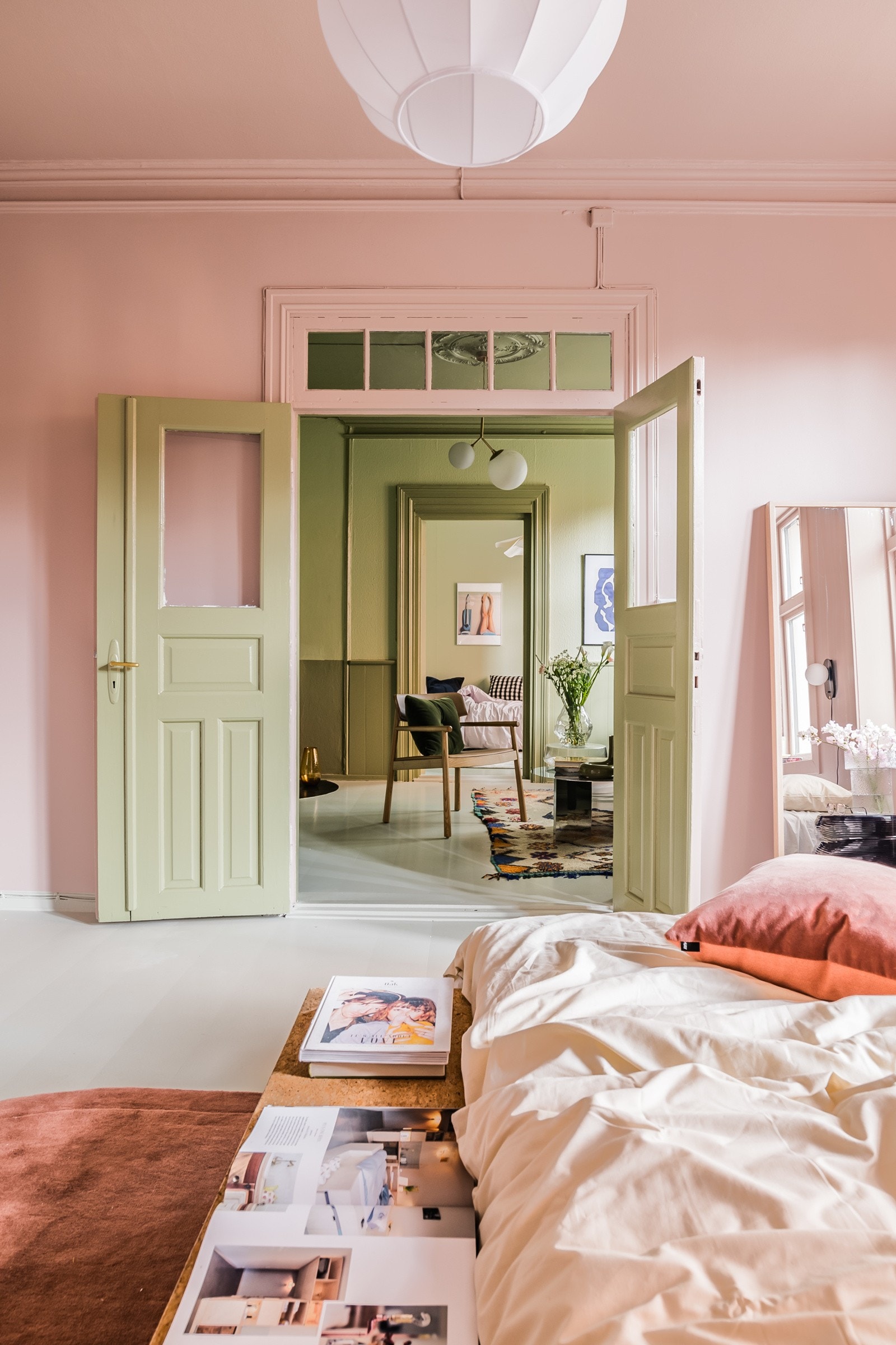 Med fløydørene åpne kan du la lyset flomme fritt gjennom rommene Galleribilde