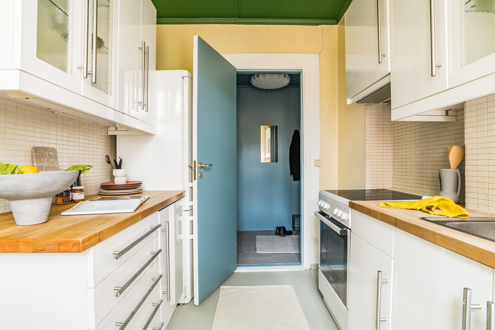 Alle hvitevarer på kjøkken følger leiligheten. Galleribilde