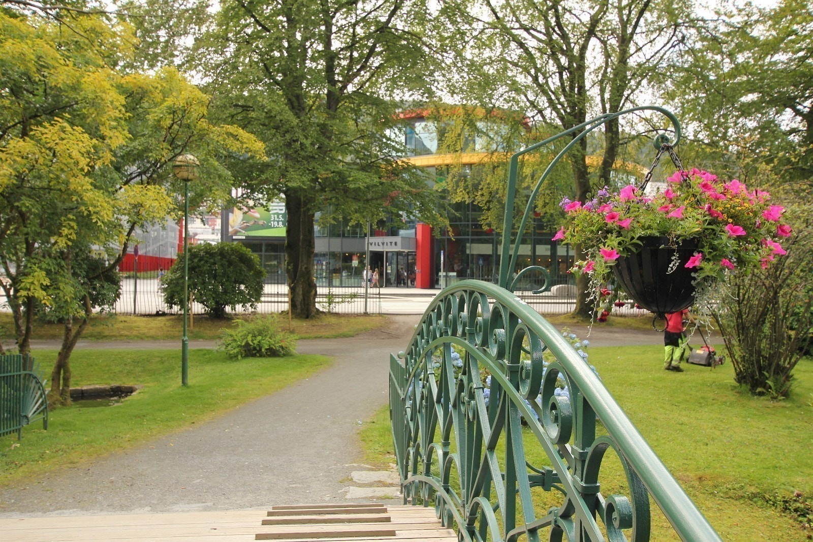 Nygårdsparken ligger like ved Galleribilde