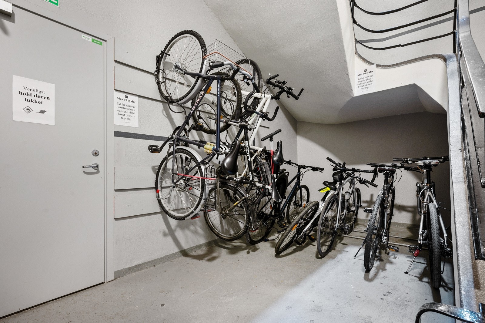 Felles sykkelparkering. Galleribilde