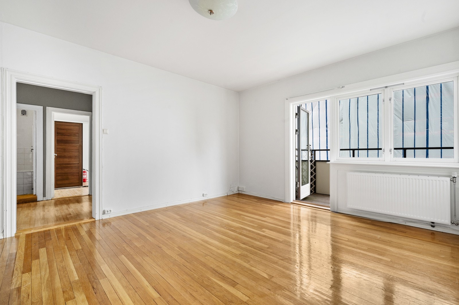 Leiligheten fremstår som et oppussingsobjekt med stort potensial. Galleribilde