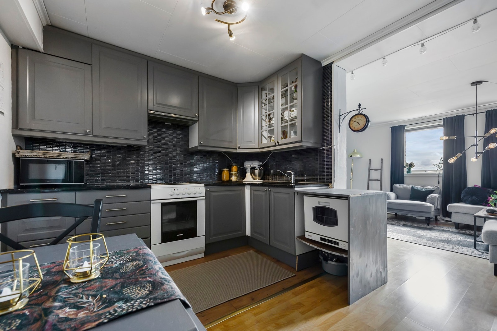 Kjøkken i utleiedel Galleribilde