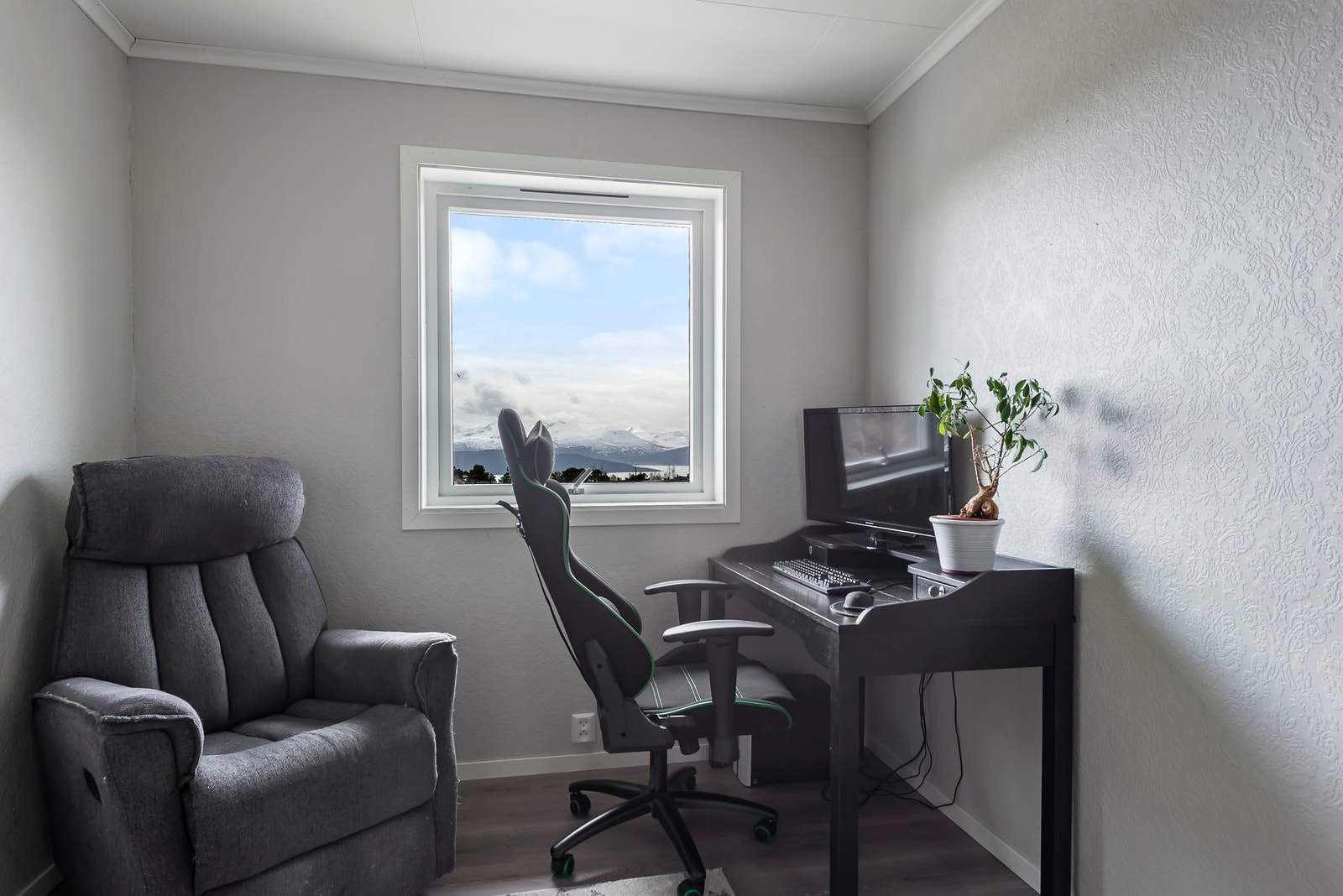 Soverom/kontor i 1. etasje Galleribilde