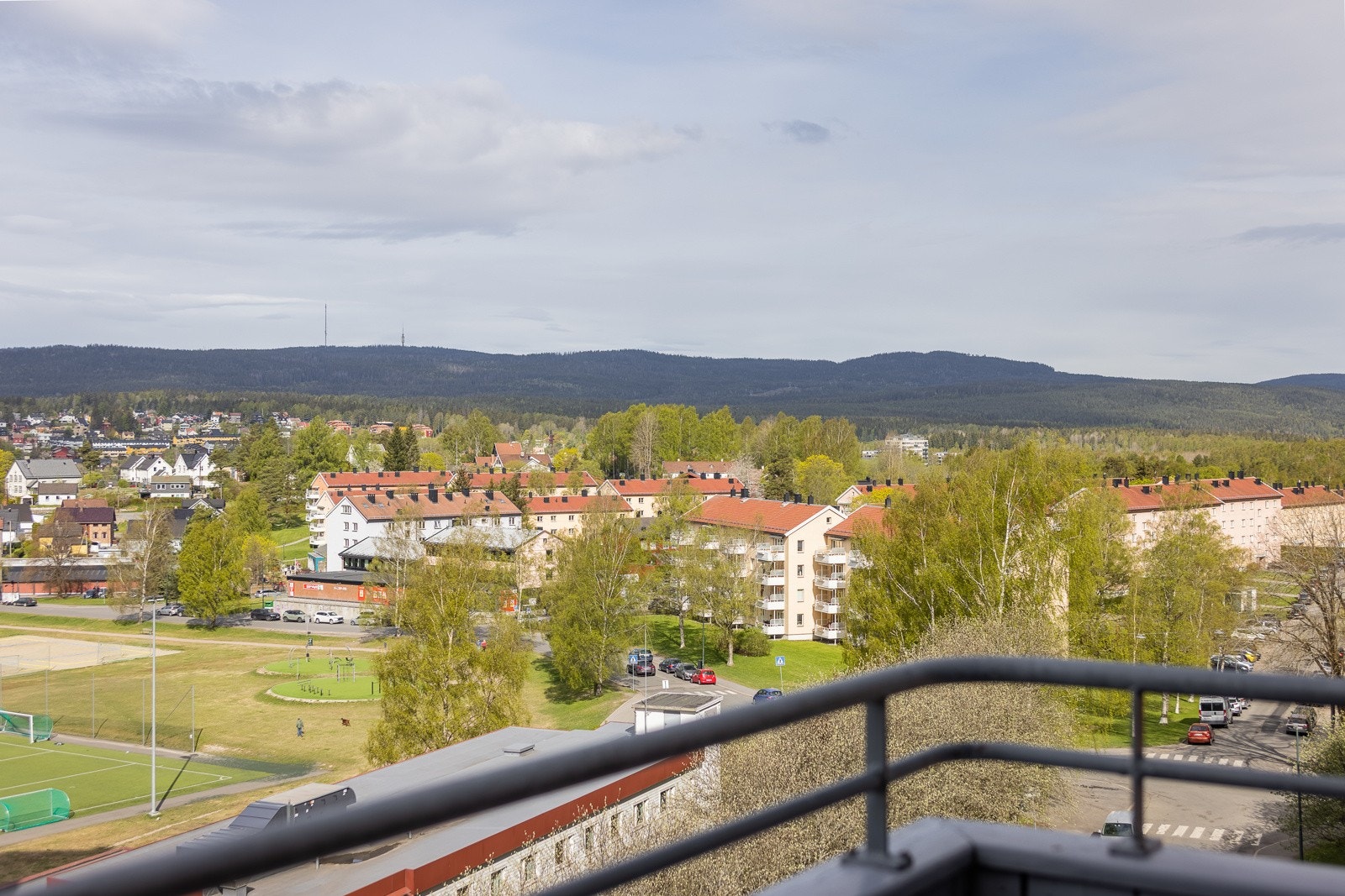 På terrassen er det montert elektrisk markise, utebelysning og strømuttak. Galleribilde