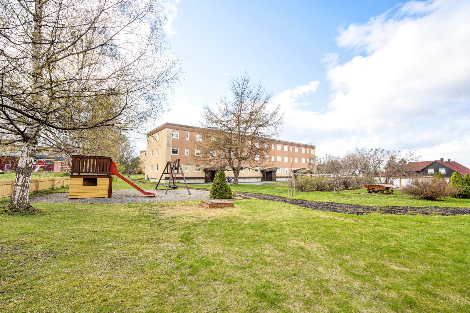 Borettslaget bærer preg av å være godt vedlikeholdt, hvor bl.a østfasade ble renovert i 2016... Galleribilde