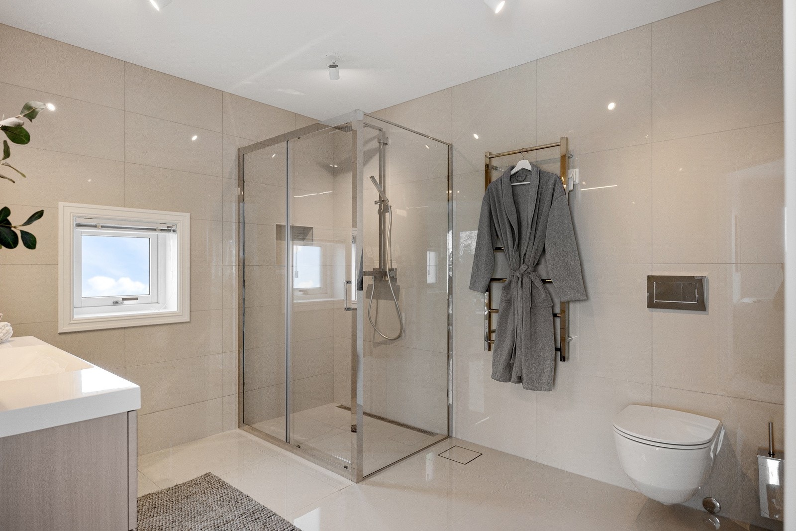 Meget stilrent og delikat baderom fra 2022 Galleribilde