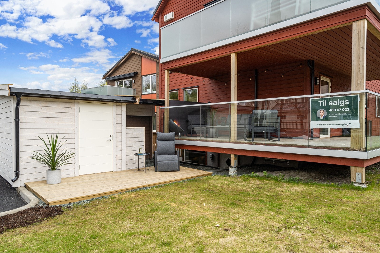 Boligen ble oppført i 2007 og omfattende renovert i 2021, som gir et særdeles pent uttrykk og en vedlikeholdsfri hverdag Galleribilde