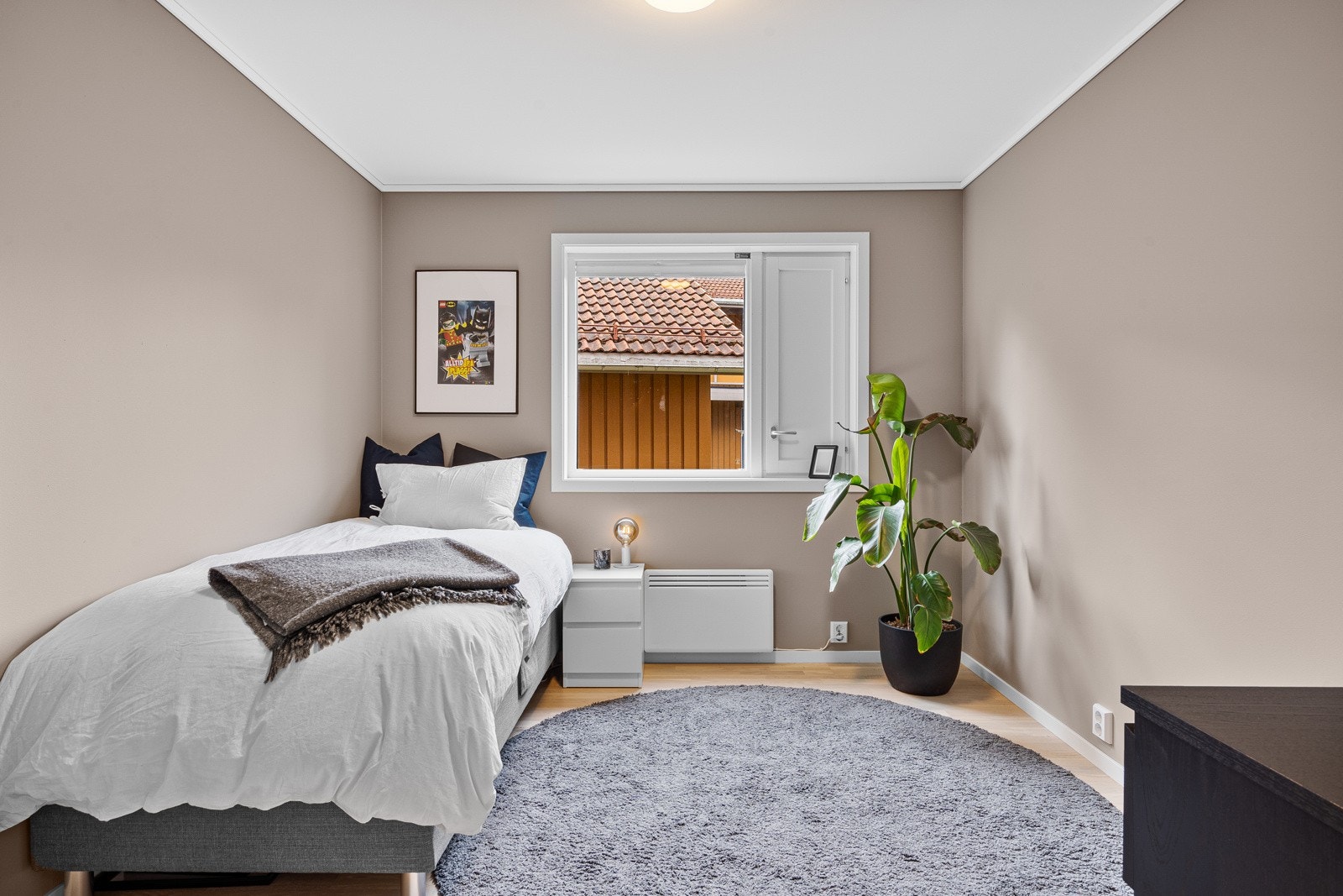 Det andre soverommet er på 9 m² og kan enkelt innredes som gjesterom eller kontor Galleribilde