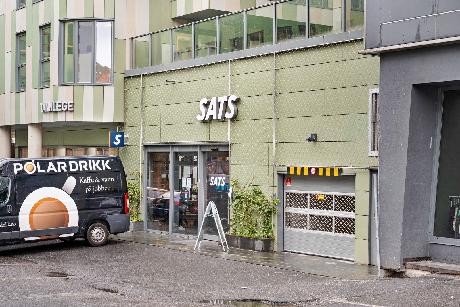 Fra leiligheten er det gangavstand til blant annet Sats, Bybanen, dagligvarebutikker, restauranter og studieinstitusjoner. Galleribilde