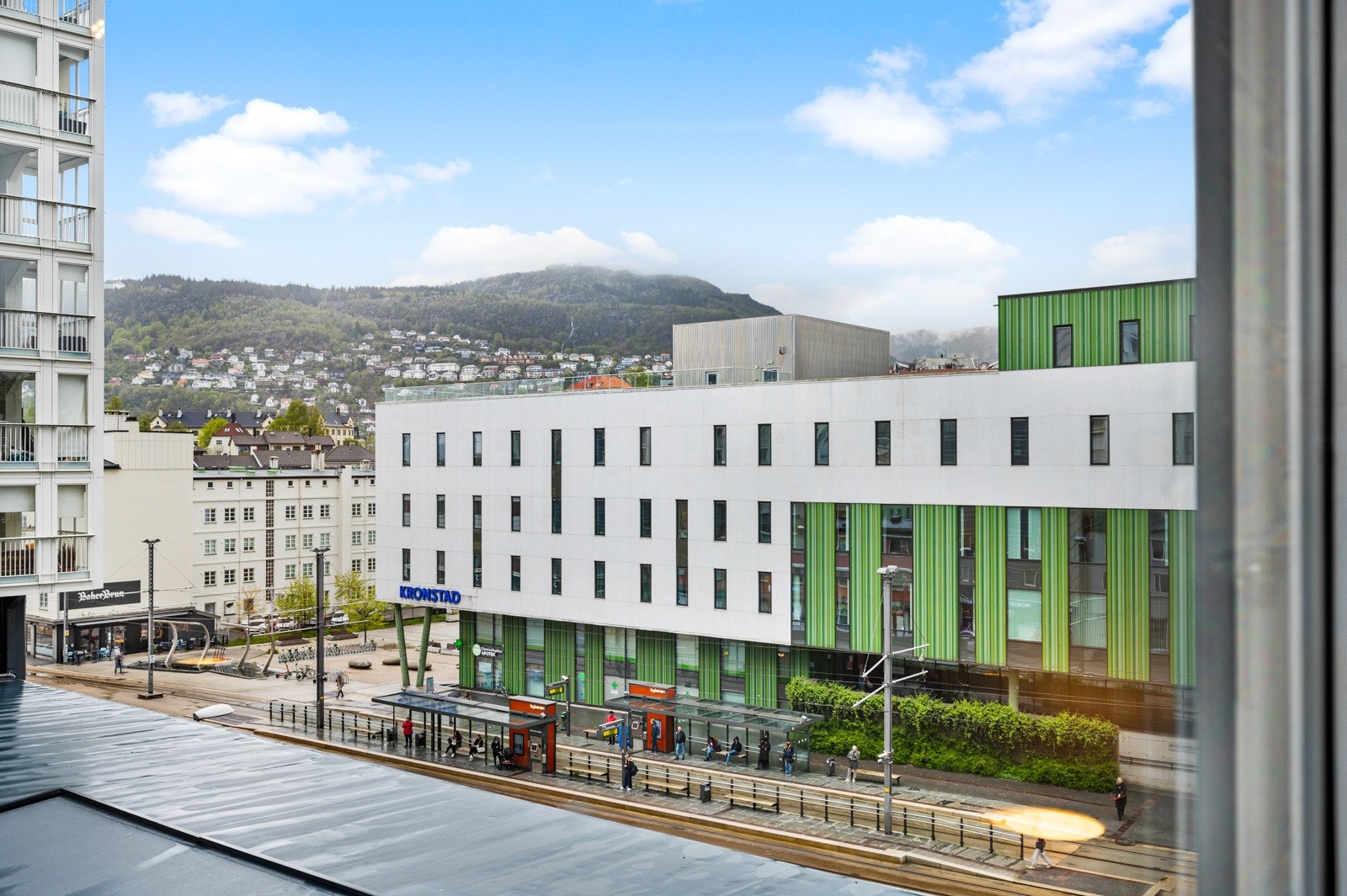 Nærmeste Bybanestopp ligger like ved blokken. Galleribilde