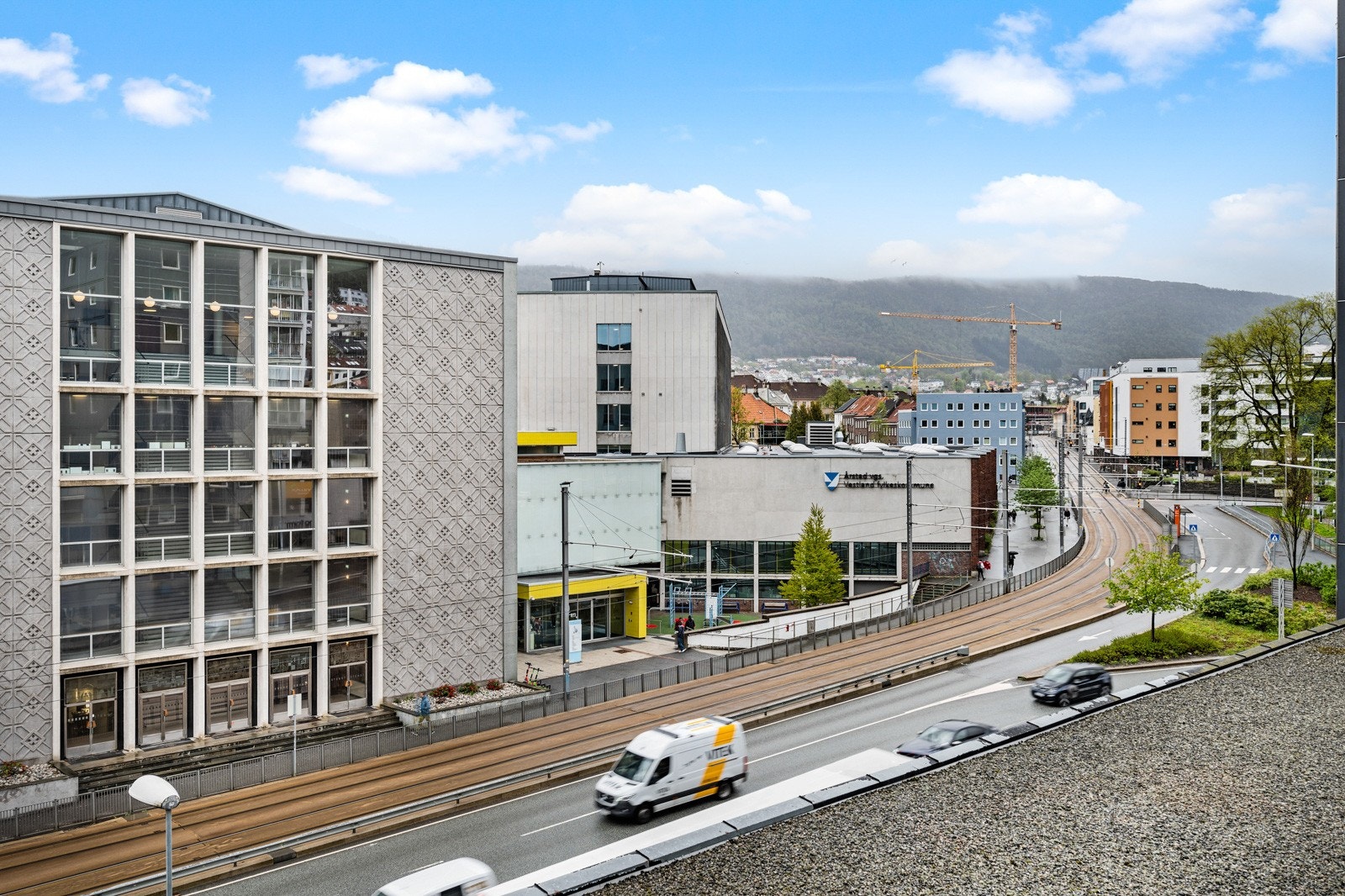 Ypperlig beliggenhet for deg som setter pris på kort gangavstand til alt du måtte behøve i hverdagen! Galleribilde