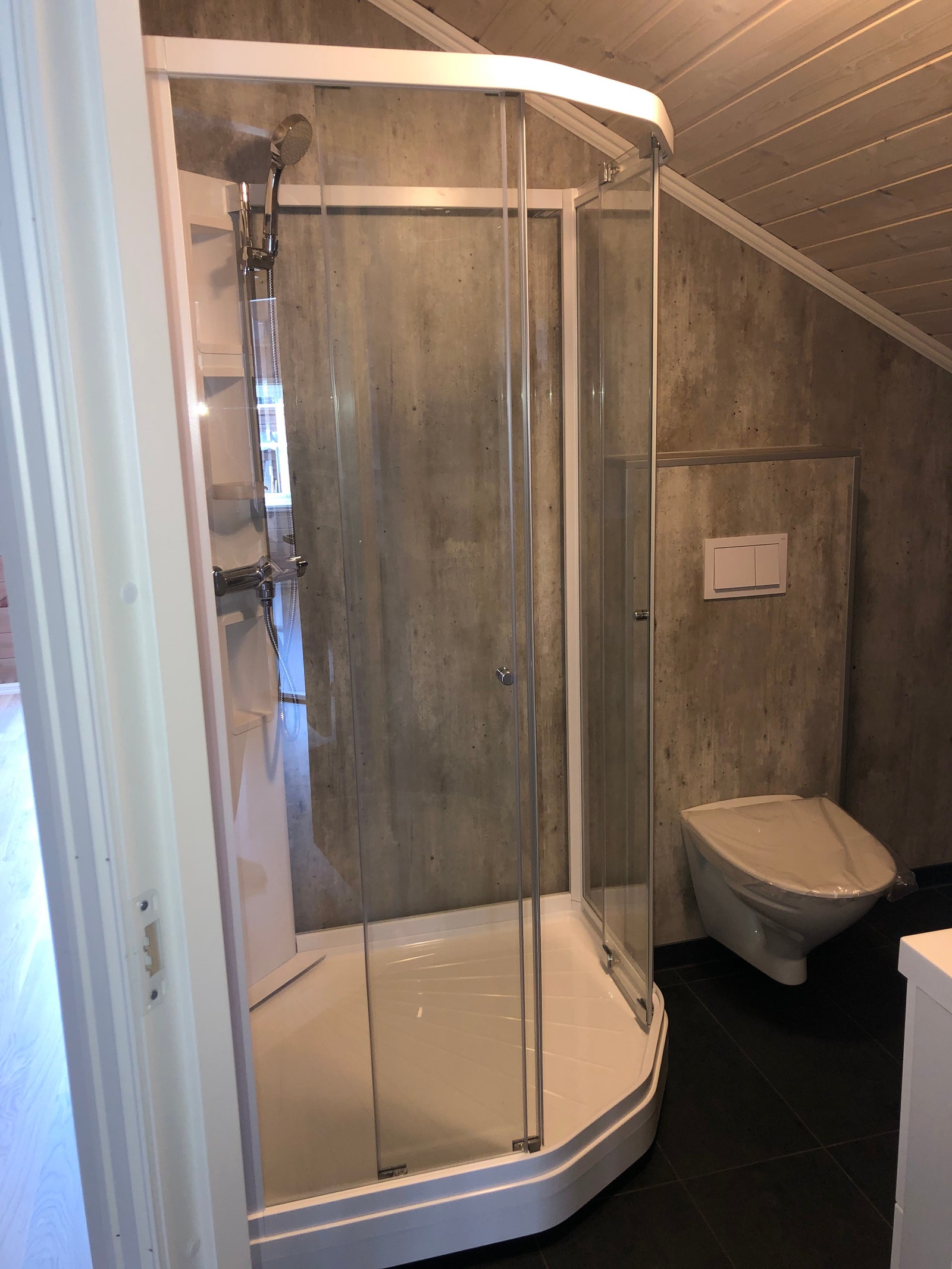 Bad på hems tilsvarende hytte Galleribilde