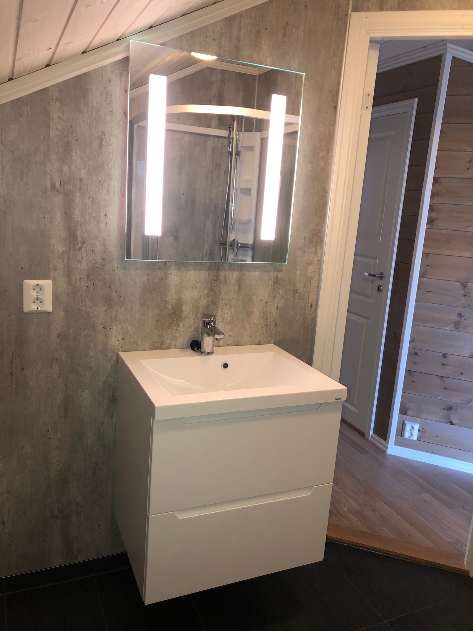 Bad på hems tilsvarende hytte Galleribilde