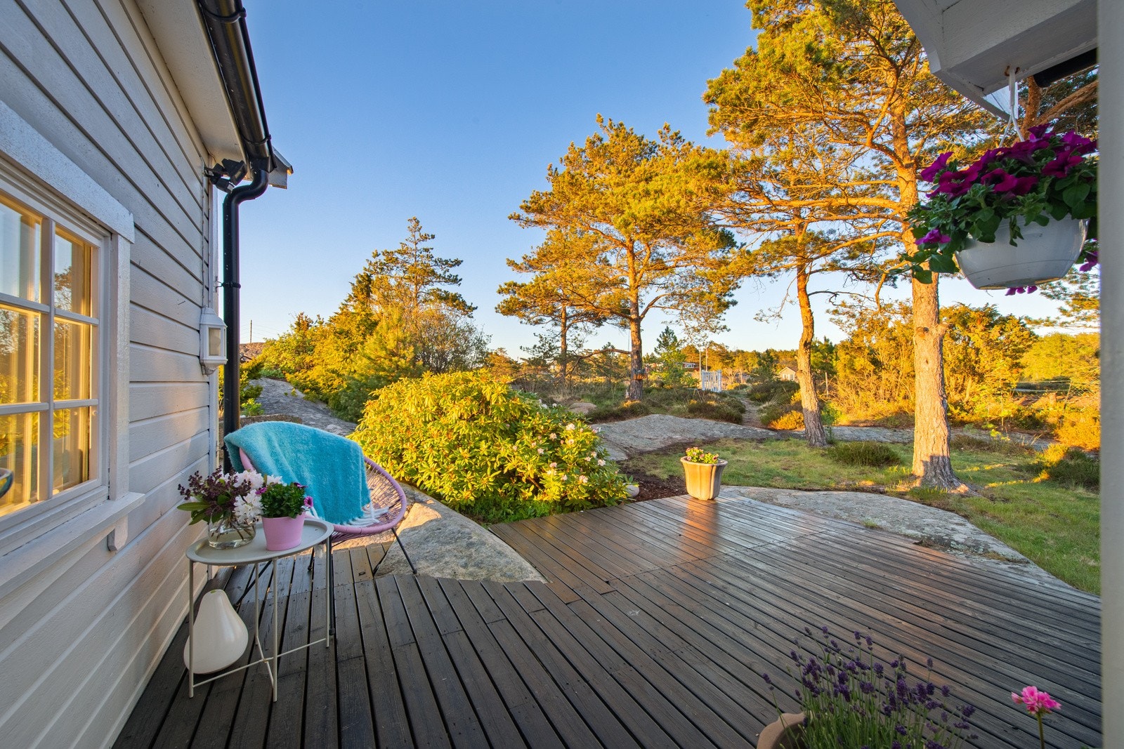 Terrasse på ca. 15 kvm ved inngangspartiet Galleribilde