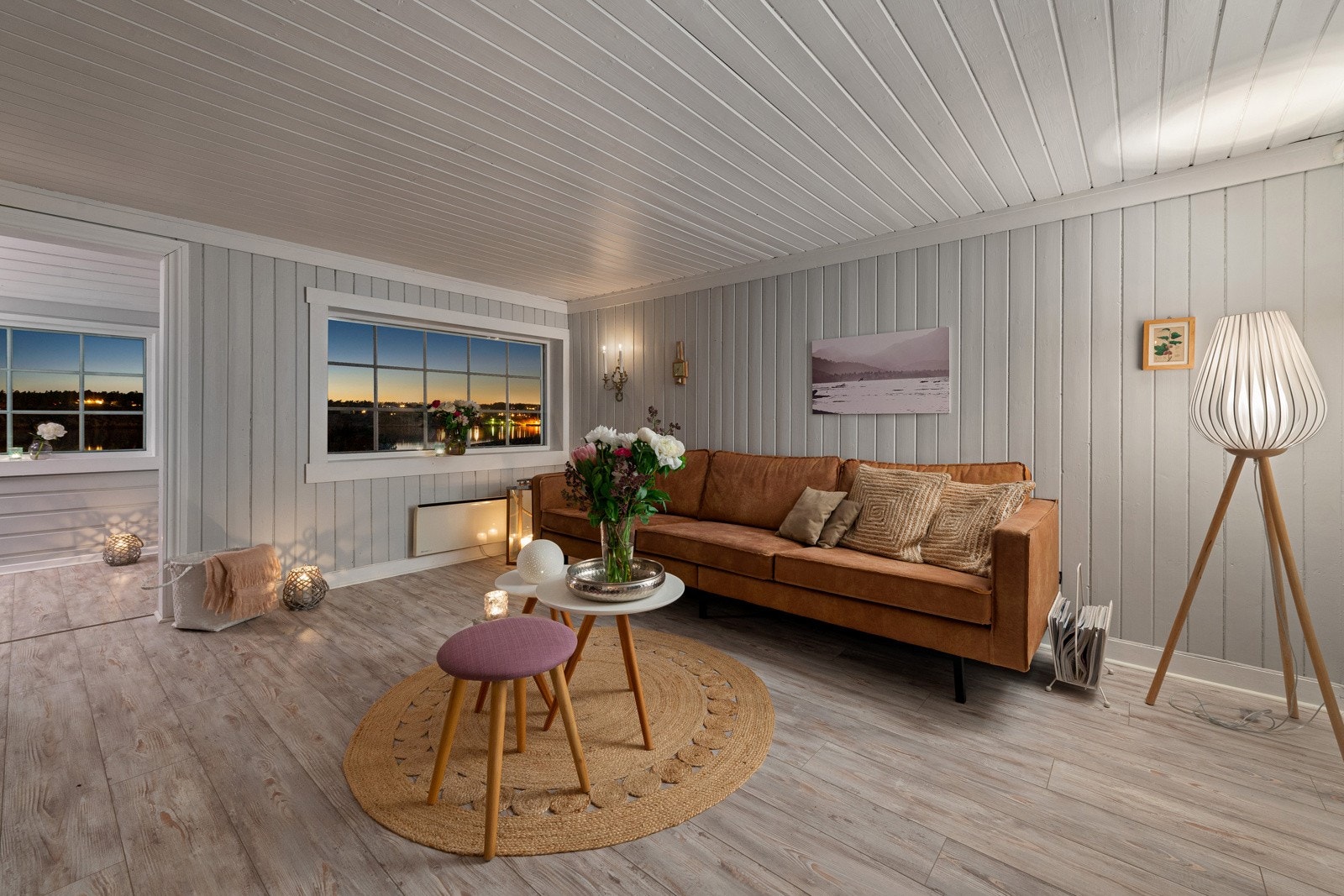 Koselig og lun stue med moderne peisovn fra 2017 Galleribilde