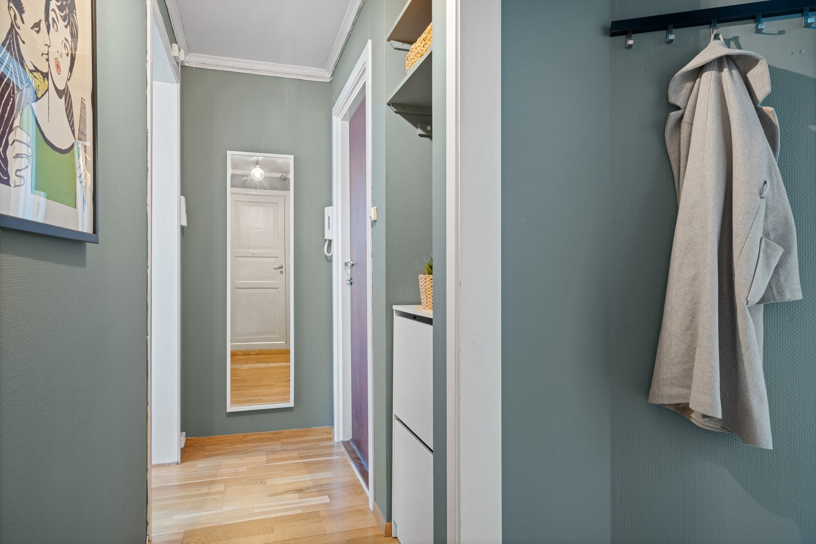 Inngangspartiet er på 4 m² med plass til oppheng Galleribilde