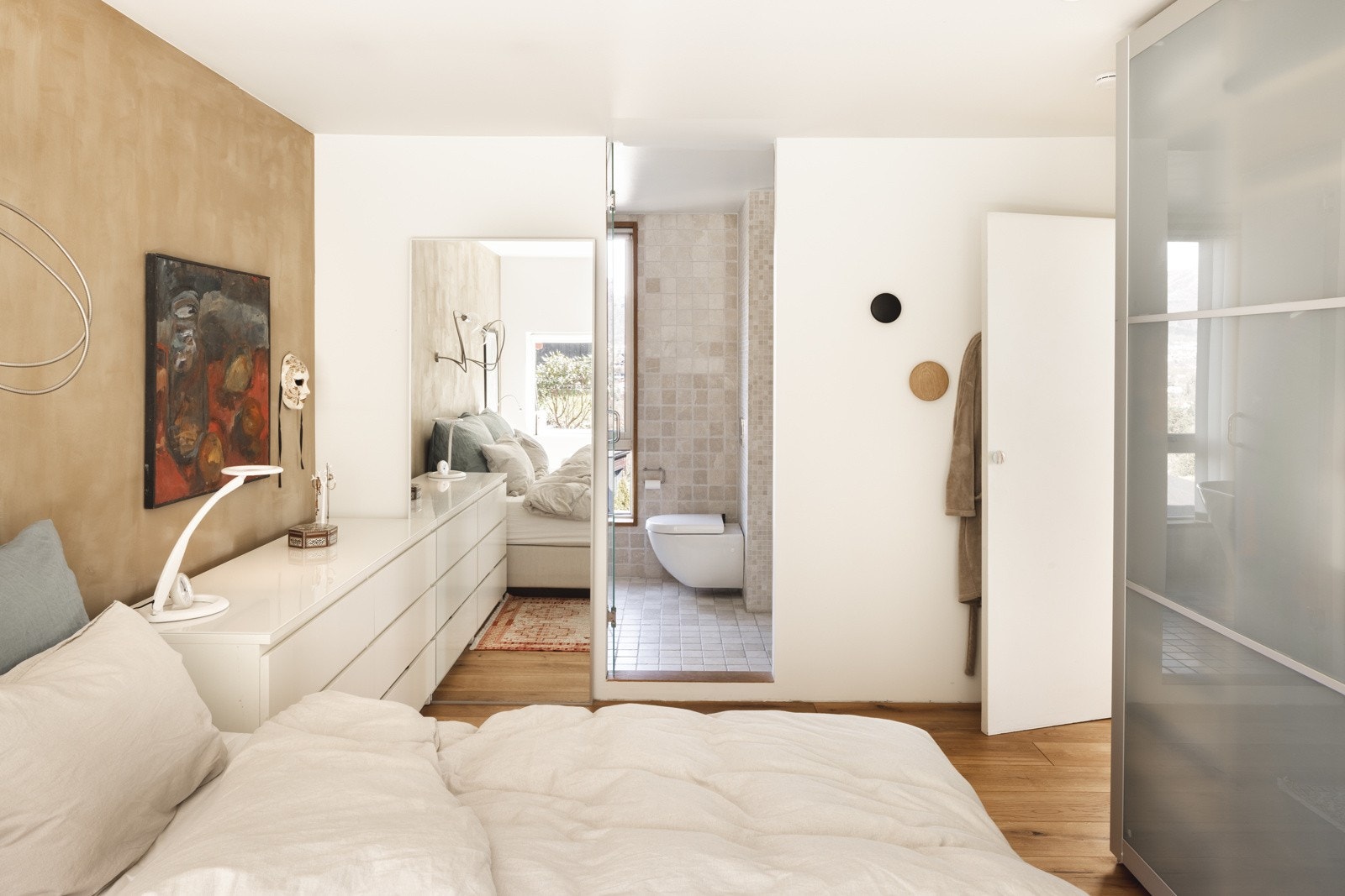 Boligen har plass til gode garderobeløsninger og det er invendig bod på 5.6 m² i tillegg til utebod på 11.5 m² Galleribilde