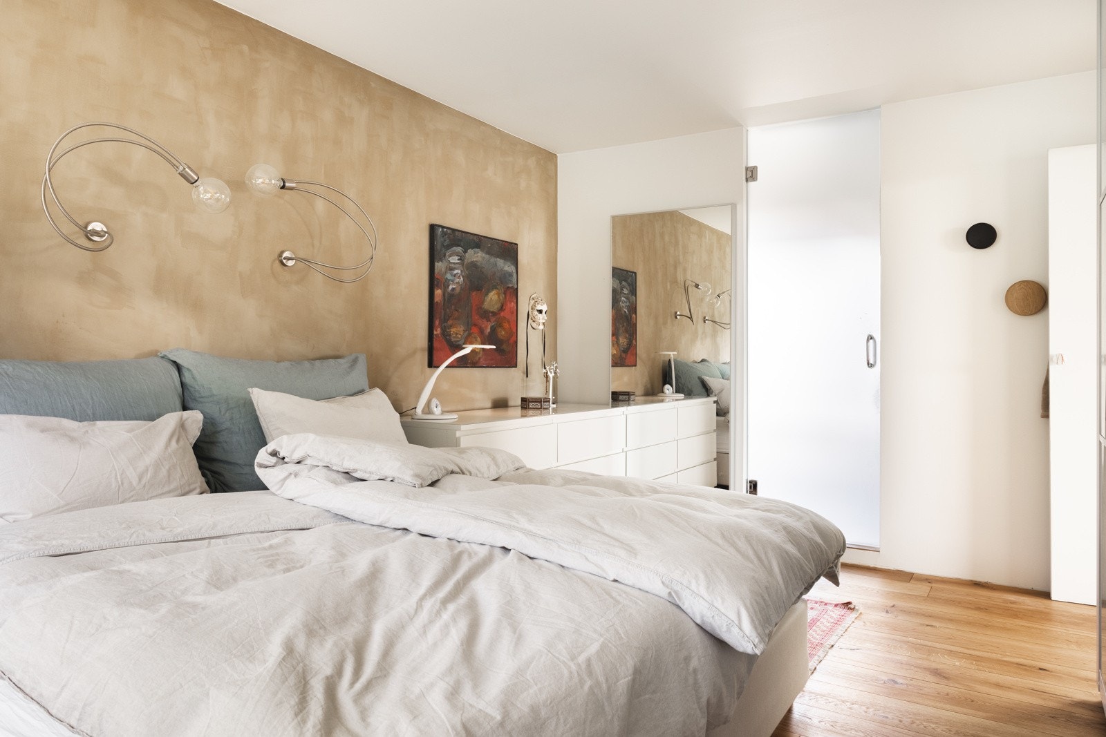Master bedroom på 15 m² med tilkomst til eget bad Galleribilde