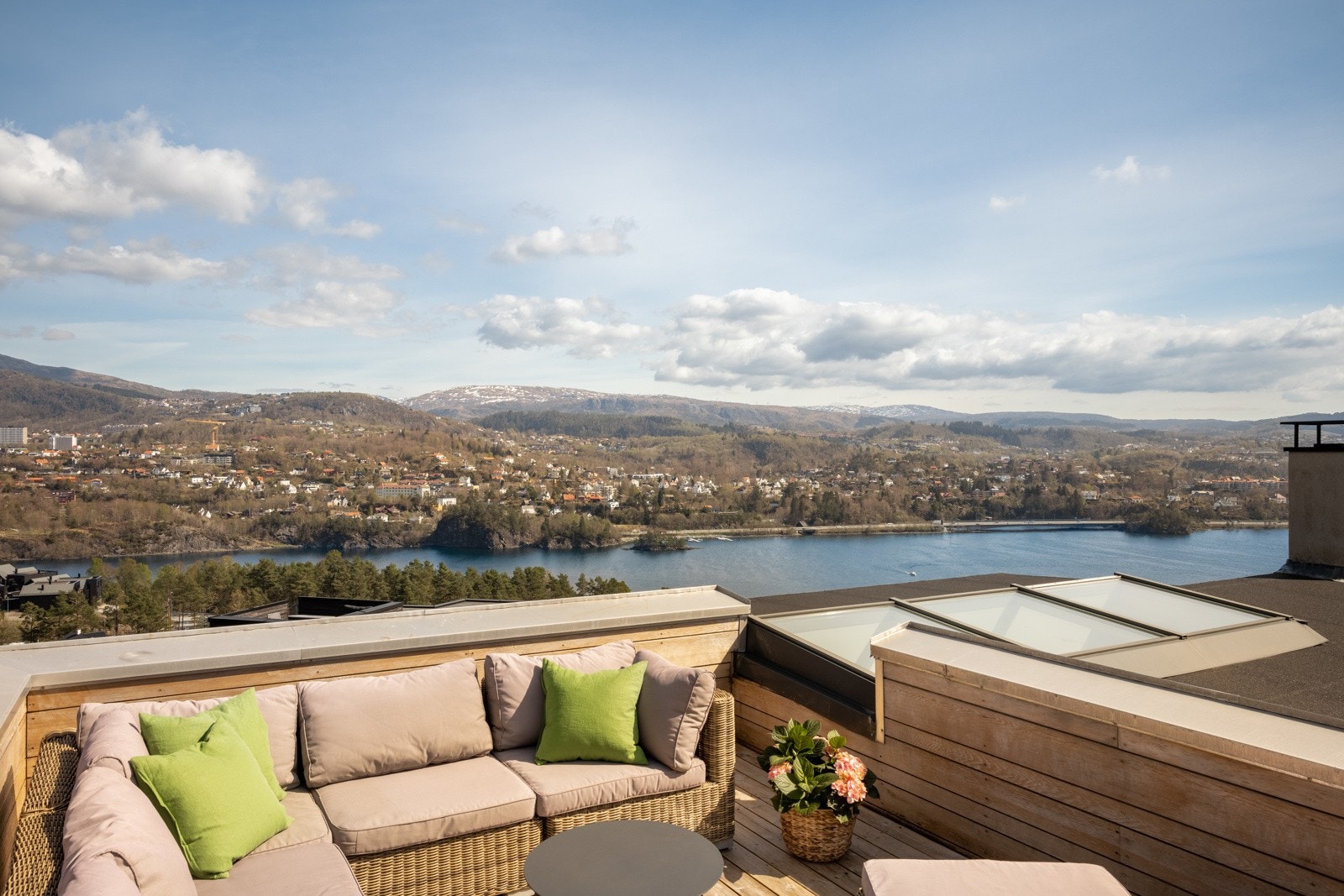 På takterrassen kan du nyte solen fra morgen til kveld Galleribilde