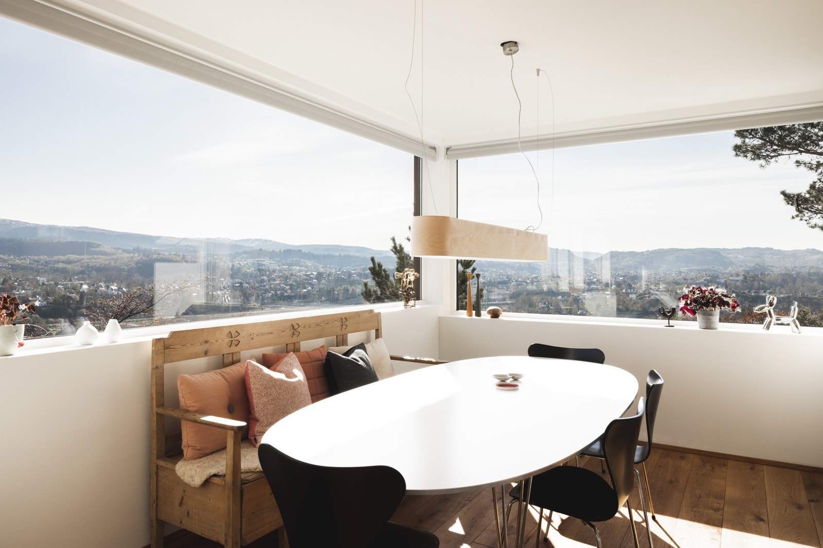 Spiseplass med 180 graders utsikt mot bl.a. Ulriken og fjellene i øst Galleribilde