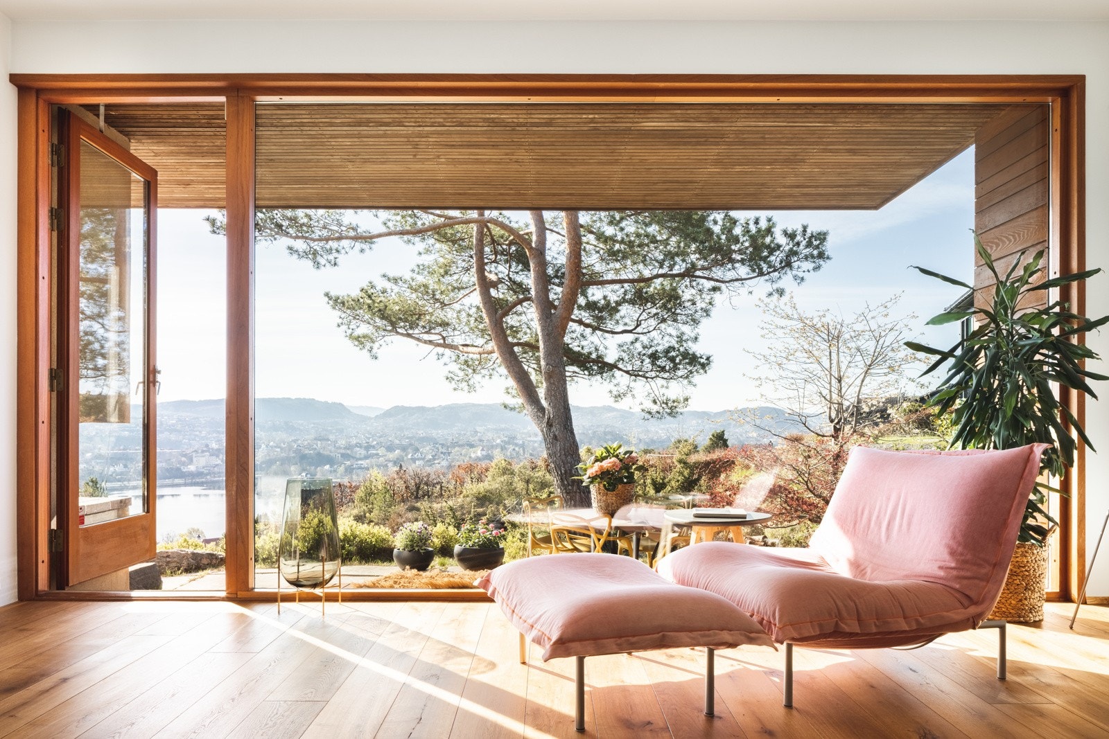 RÅLEKKER ARKITEKTTEGNET ENEBOLIG | ATTRAKTIV BELIGGENHET Galleribilde