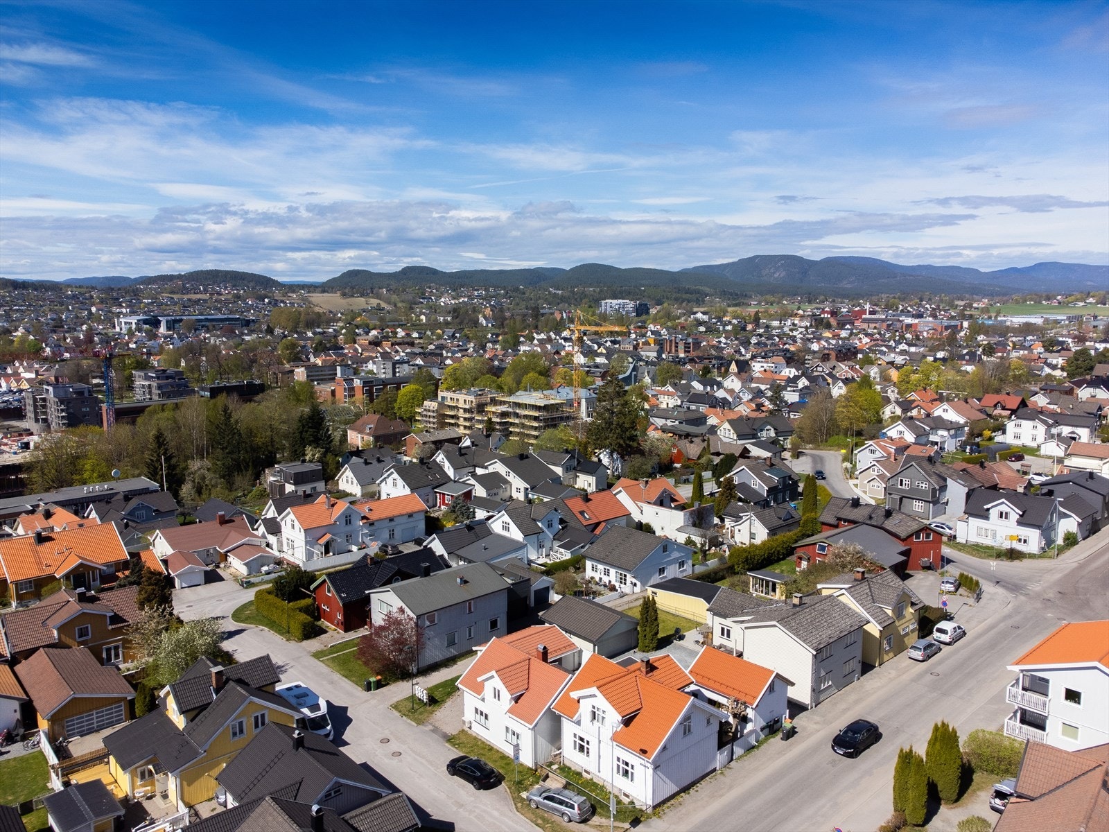Eiendommen har også nærhet til dagligvareforretninger, barnehager og skoler, samt kort vei til idrettsanlegg hvor IF Storm har et aktivt tilbud innen fotball, ski og turn Galleribilde