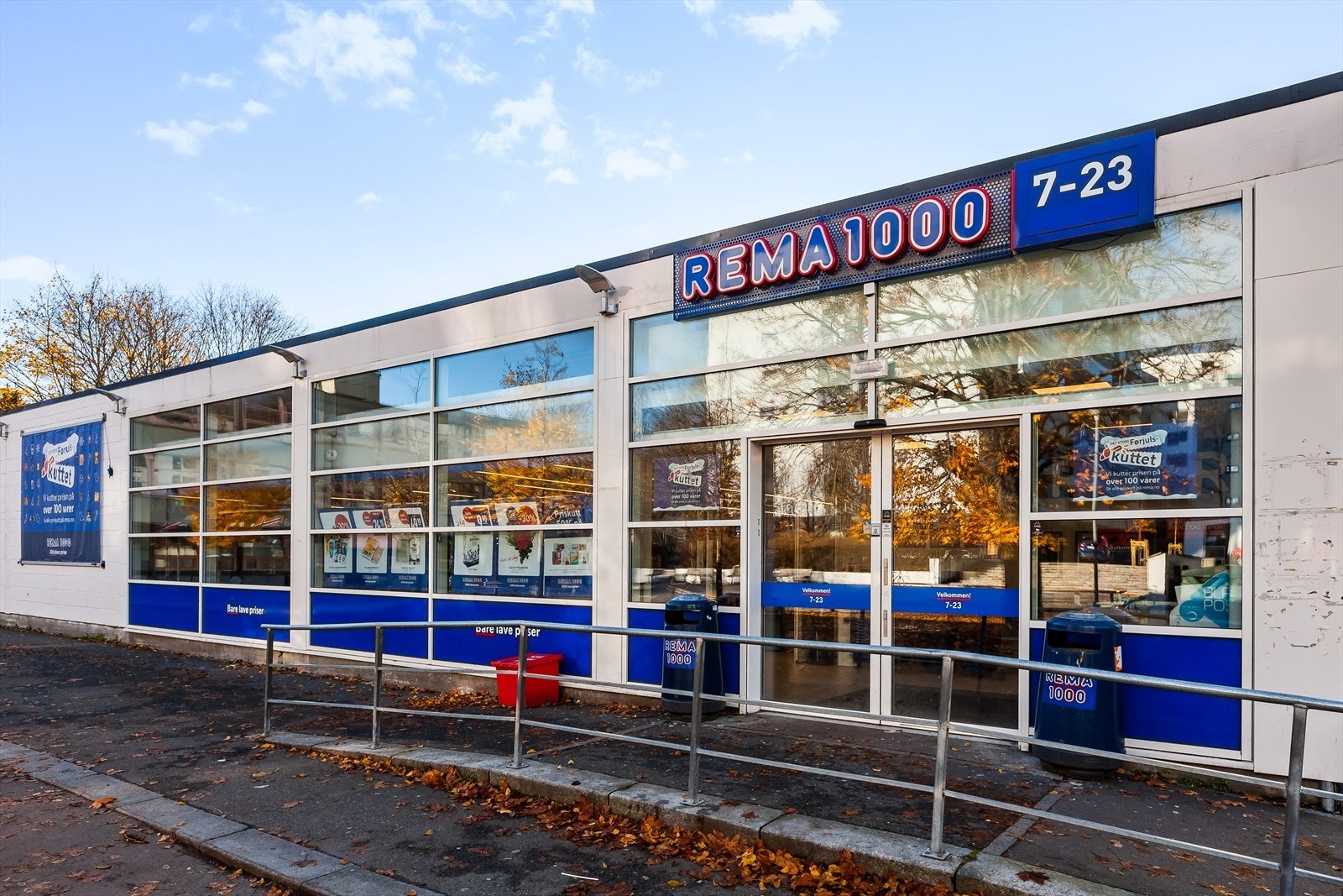 Ca. 7 minutters gange til Rema 1000 på Hovseter. Galleribilde