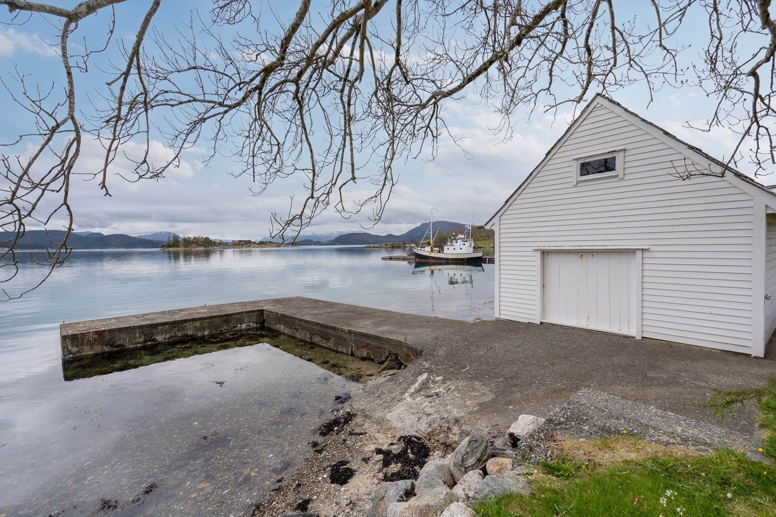 Naust med kai/molo Galleribilde