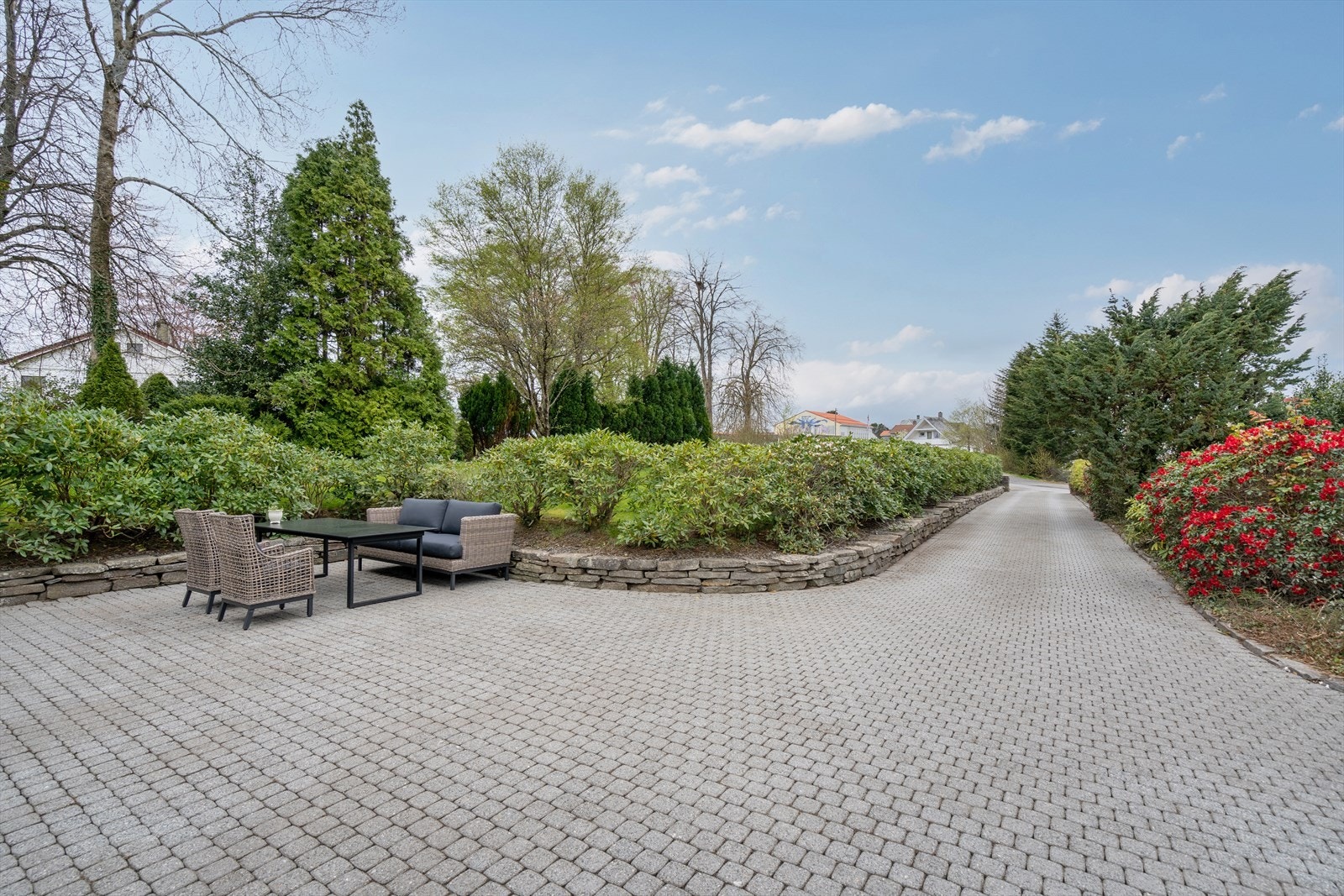 Gode parkeringsmuligheter i innkjørsel Galleribilde