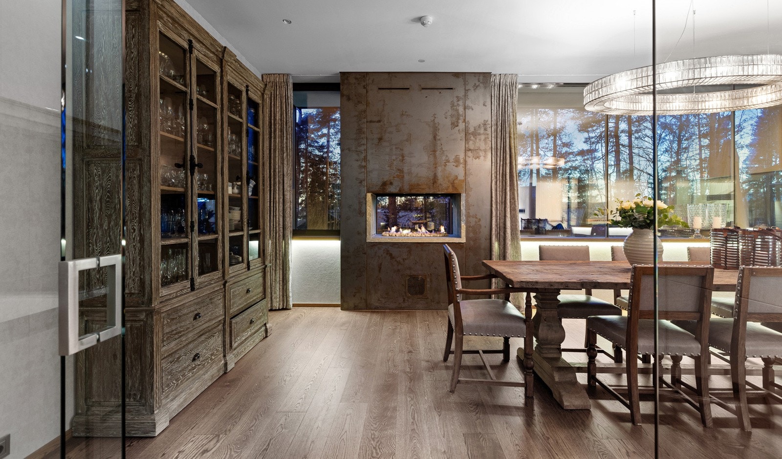 Fantastisk spisestue med gassovn. Galleribilde