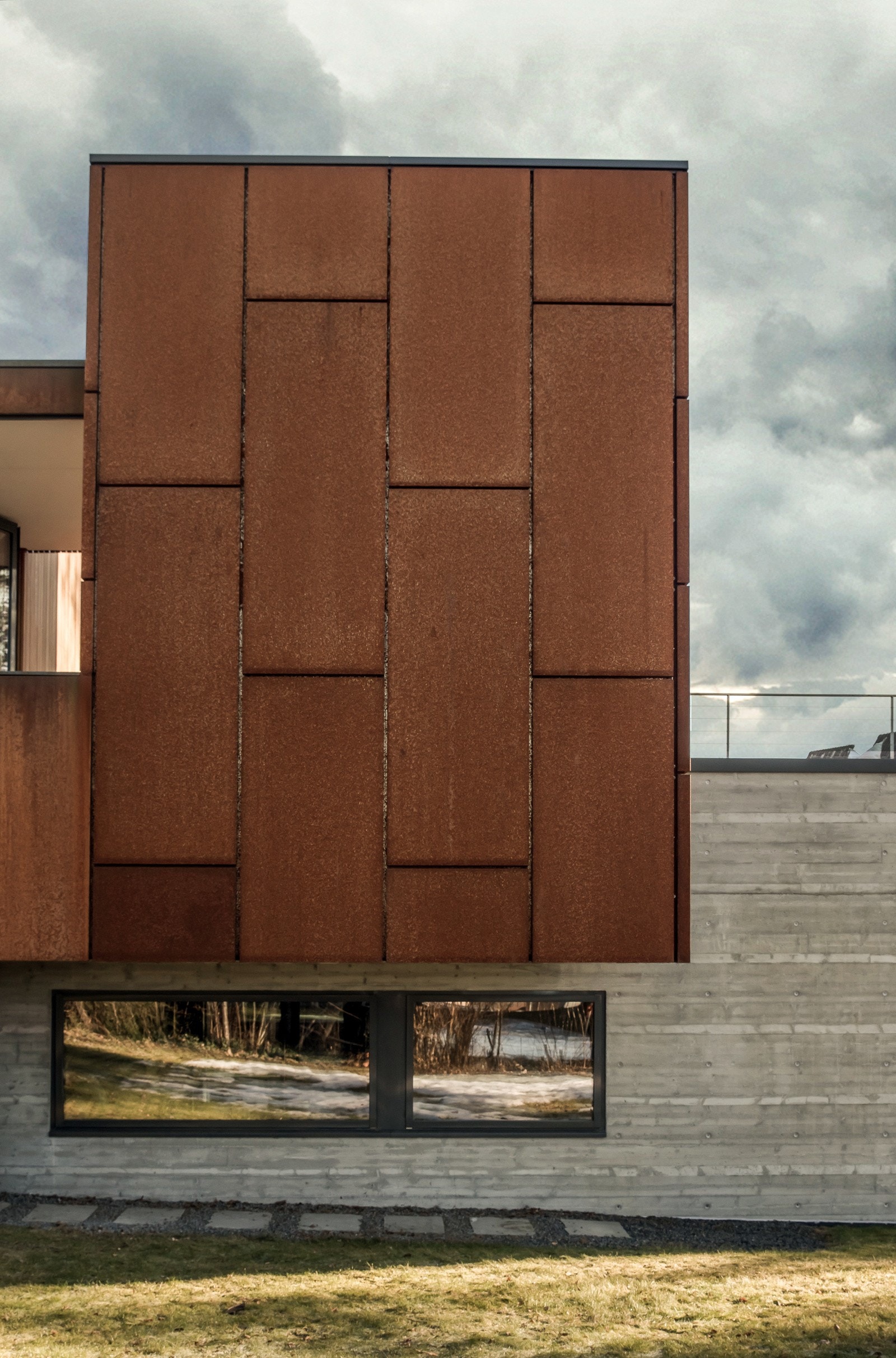 Vedlikeholdsfrie Cortèn stålplater som gir huset et industrielt preg. Galleribilde