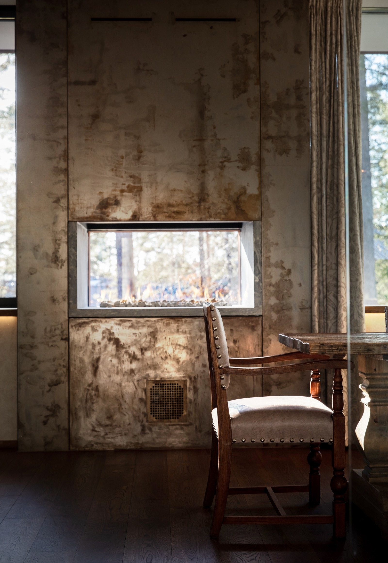 Gassovn hvor man ser igjennom og ut i hagen. Galleribilde