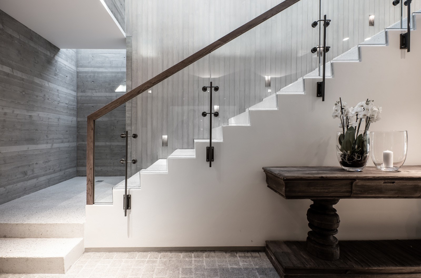 Kombinasjonen brosten, Terrazzotrapp og betong - Vannbåren varme i gulv og trapp. Galleribilde